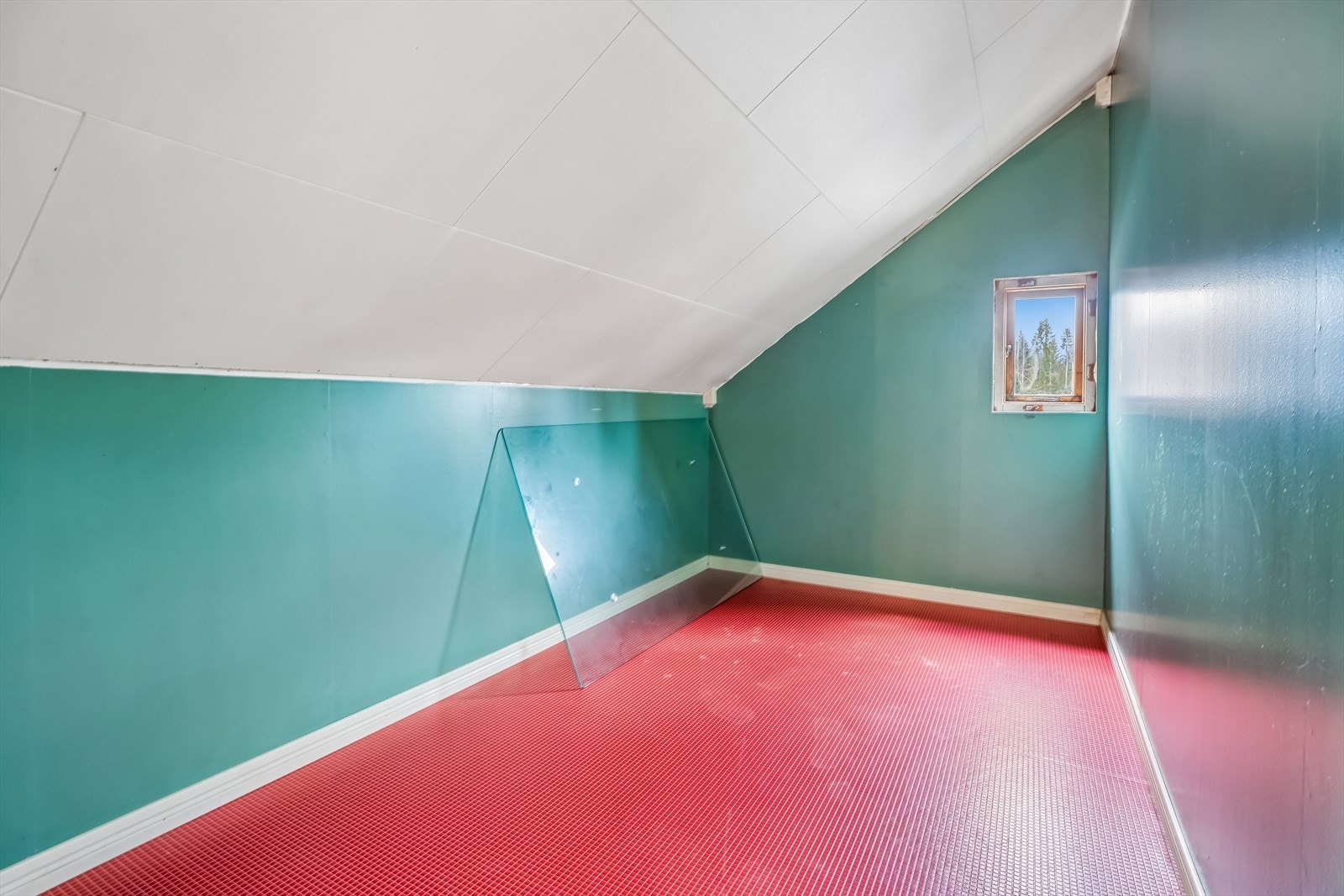 Bod i loftetasjen for ekstra lagring. Galleribilde