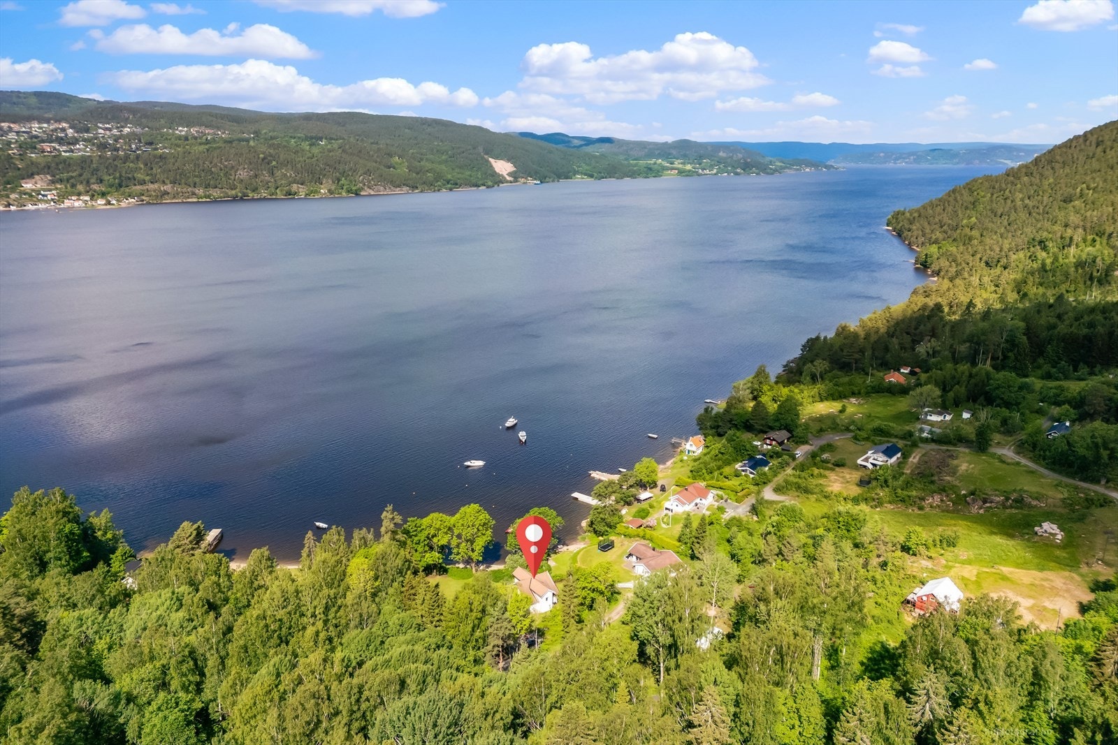 Området byr på ekte sommeridyll med mulighet for strandliv og aktiviteter ved sjøen. Galleribilde