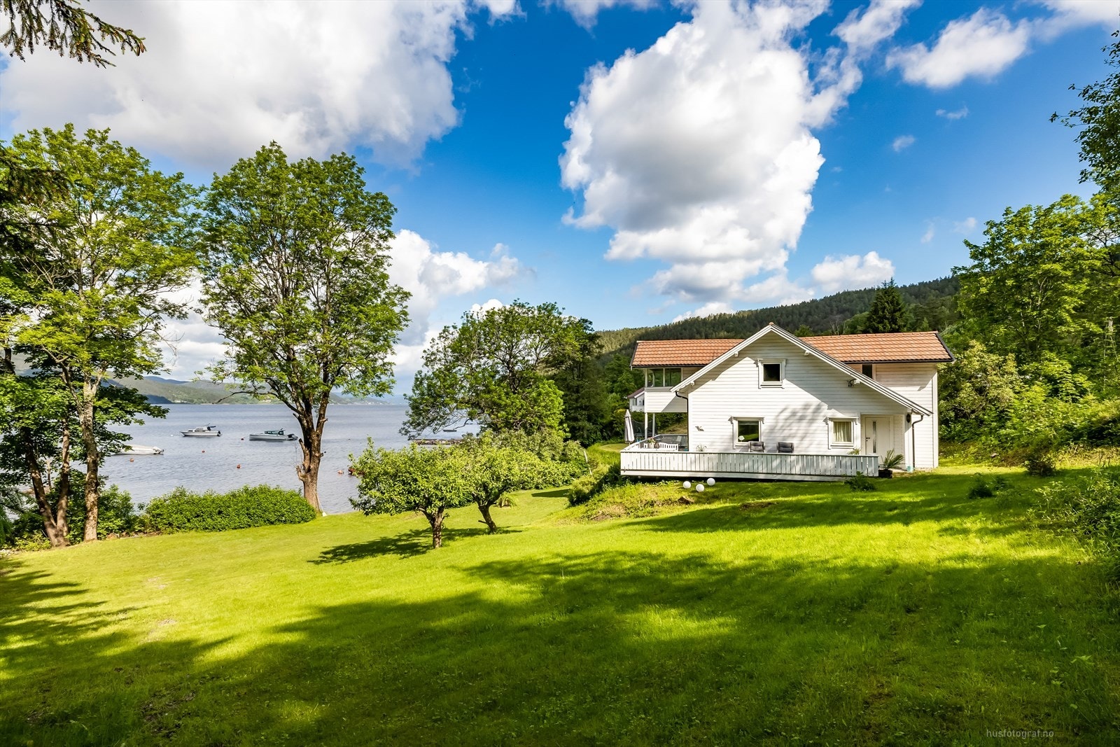 Fritidseiendom med unik beliggenhet og strandlinje - Stor og skjermet tomt - Meget solrikt - Kort avstand til Oslo / Drammen. Galleribilde