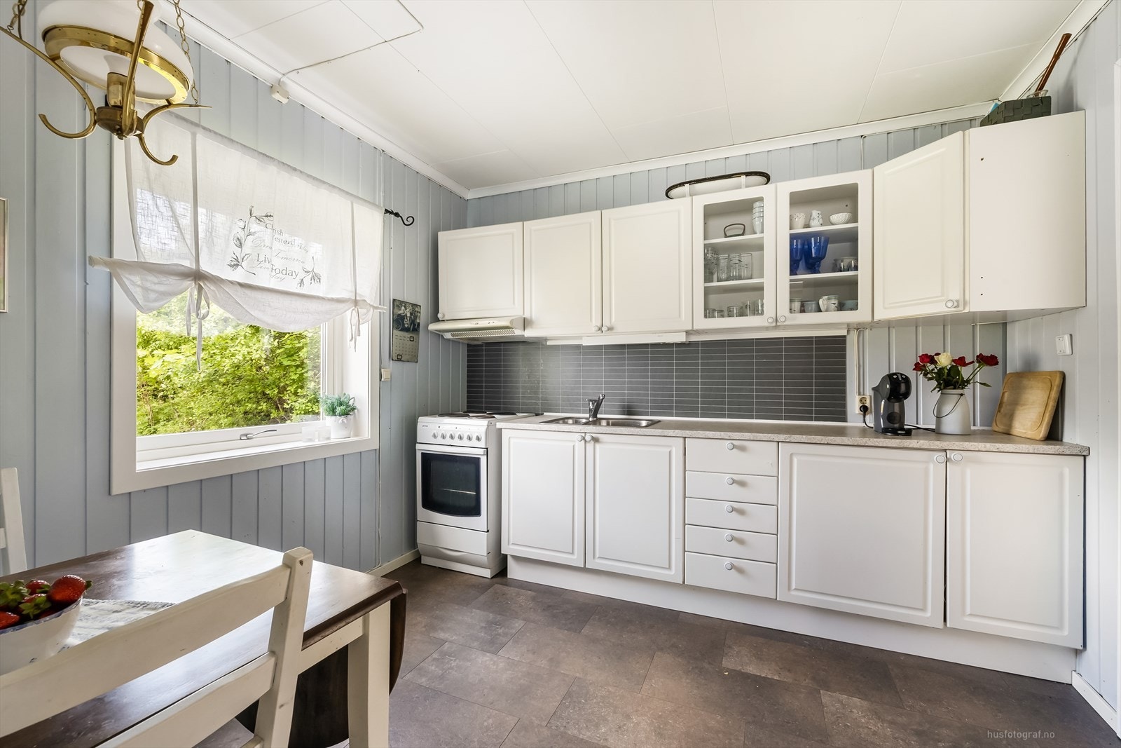 Det er rom for et spisebord for hyggelige måltider og rolige morgenstunder med kaffekoppen i hånda. Galleribilde