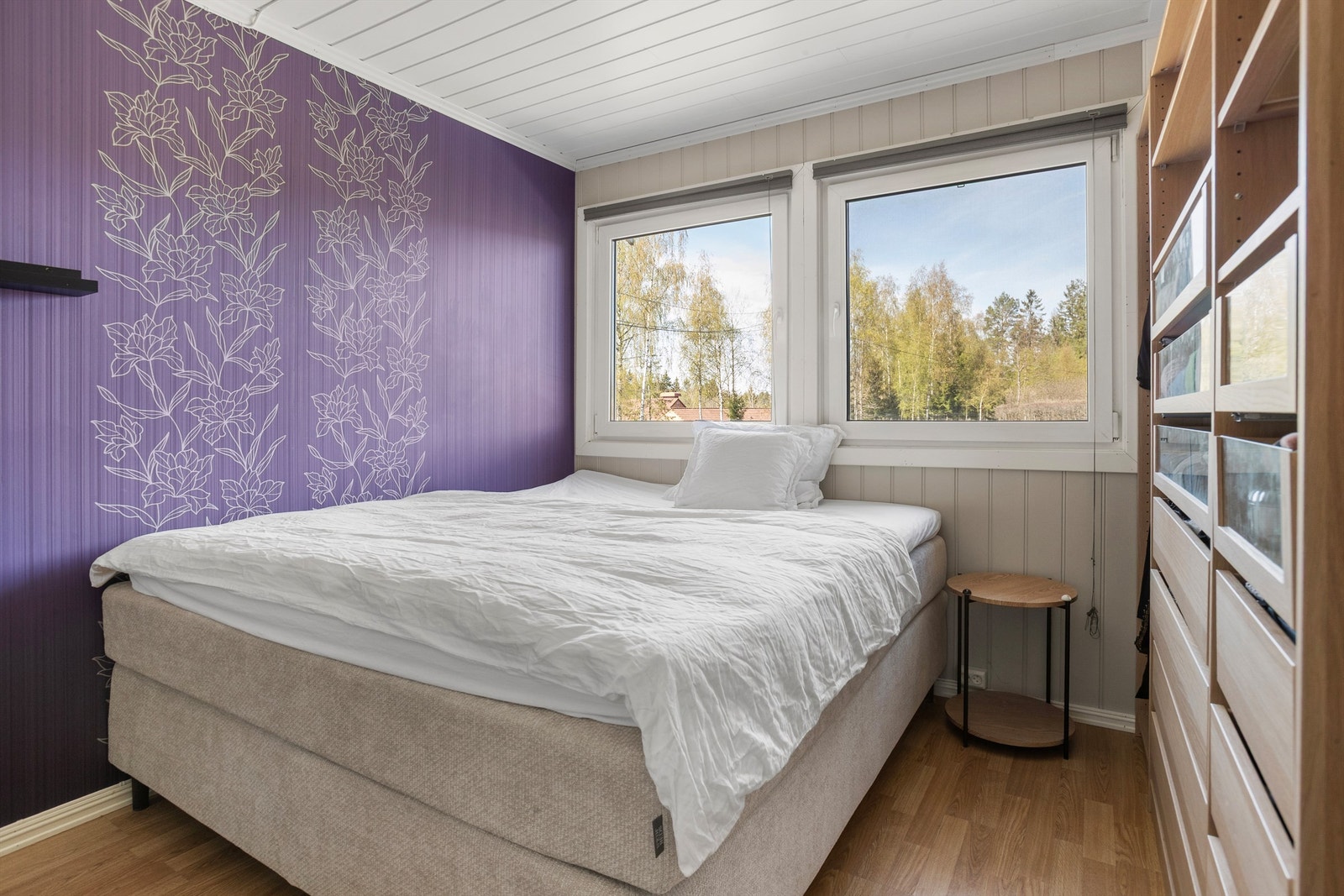 Soverom med plass til seng og garderobe. Galleribilde