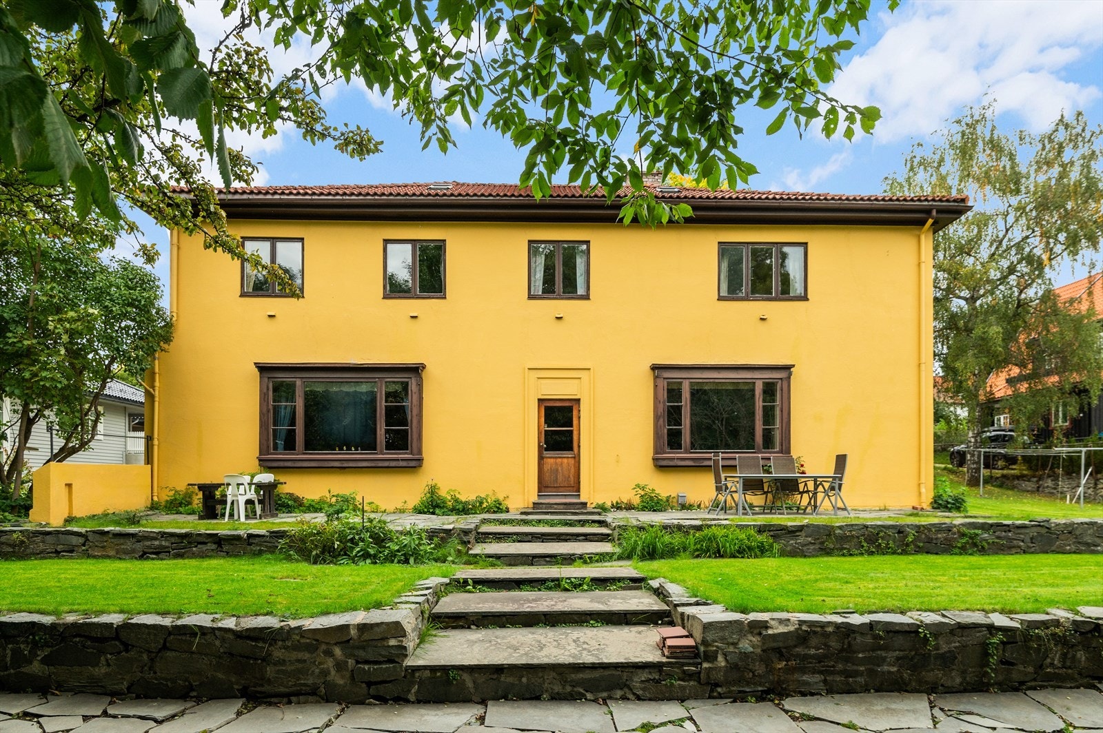 En herskapelig og sjelden murvilla med fantastisk beliggenhet på vakre Singsaker. Galleribilde