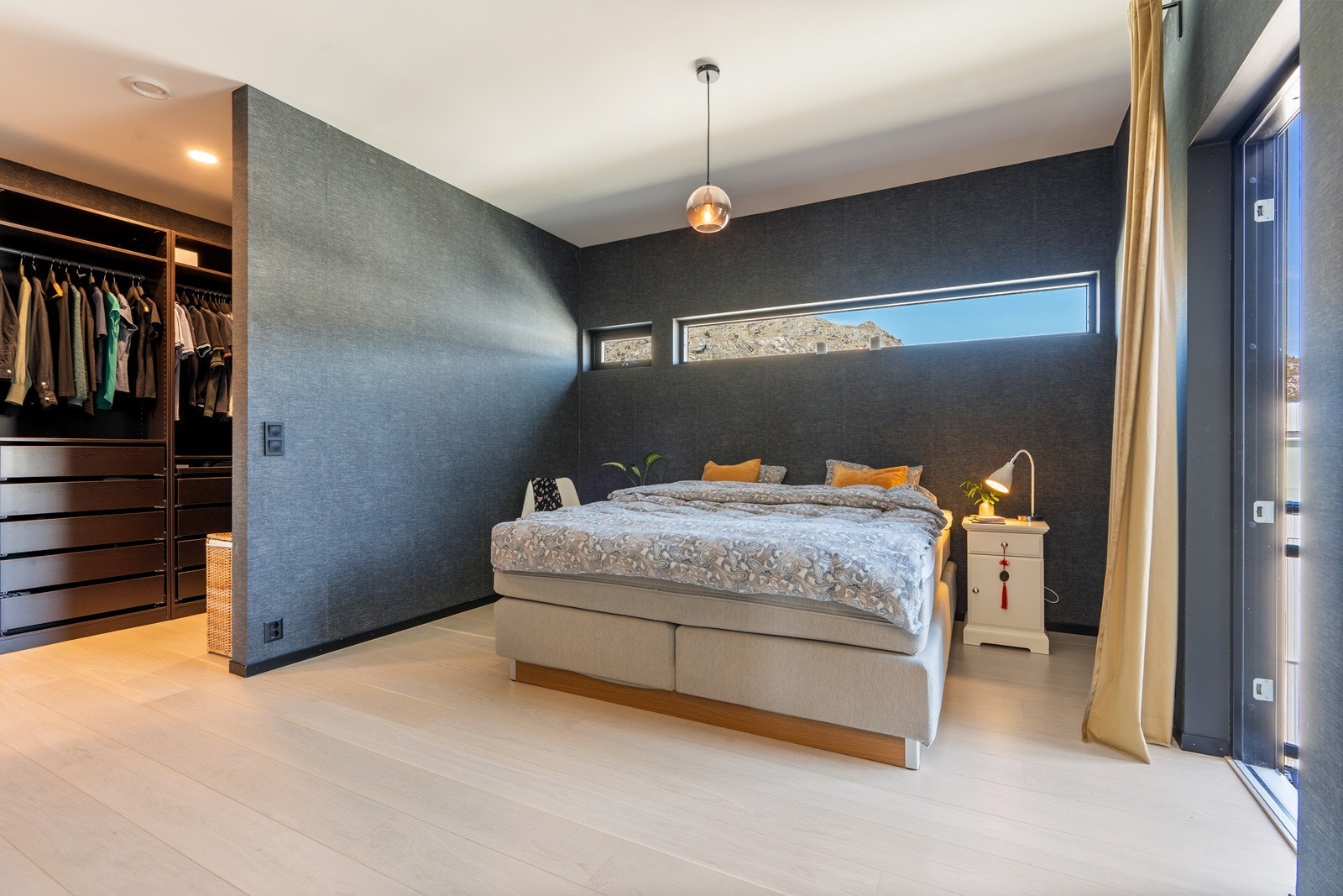 Foreldresuite med eget bad, walk-in og kontor Galleribilde