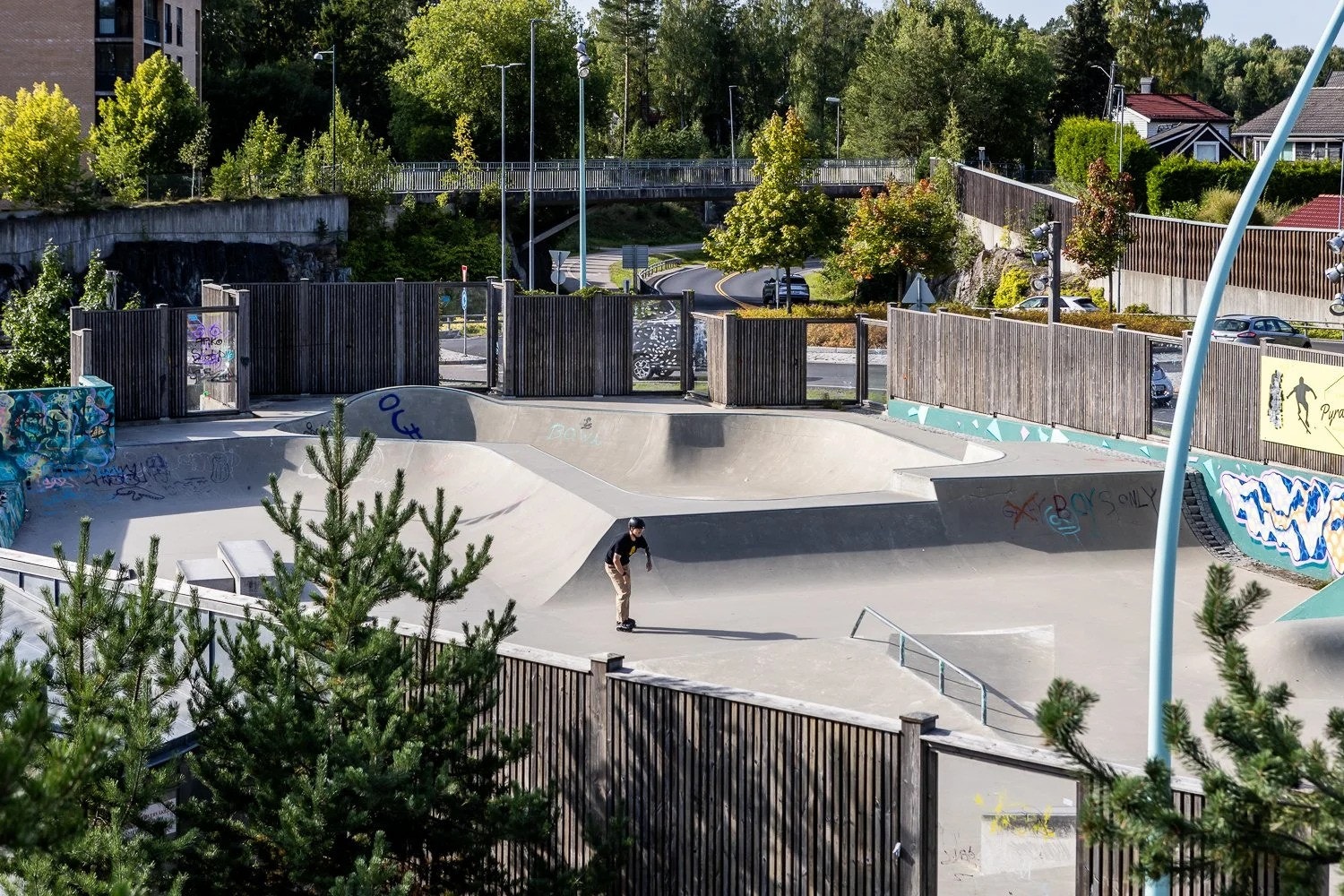Pyramiden Skatepark rett i nærheten. Her finnes også egen klatrevegg. Foto: Tove Lauluten Galleribilde