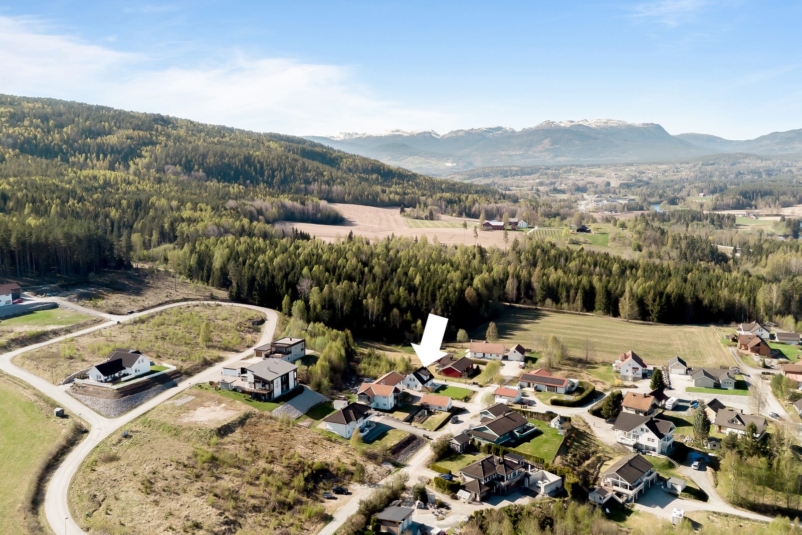 Nærområdet tilbyr flotte tur- og rekreasjonsmuligheter med stier til blant annet Ljosvatna, og videre til Bø via Breisås og til Griseryggen. Galleribilde