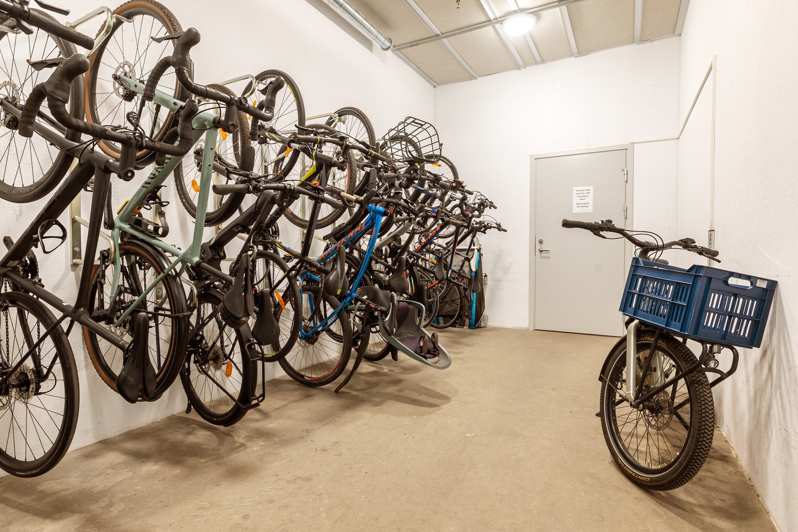 Tilgang på sykkebod i kjeller. Galleribilde