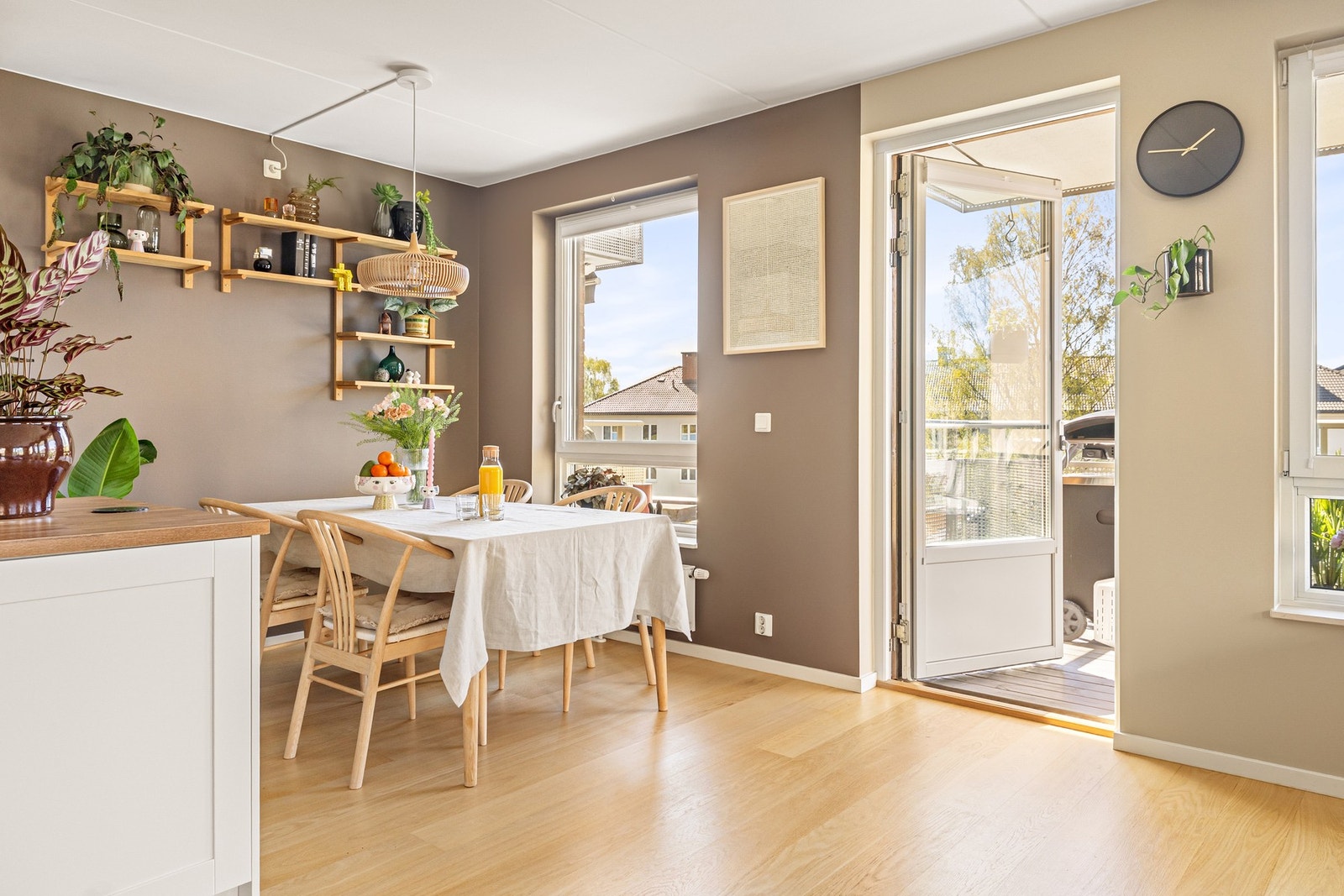 Dagens løsning gir god plass til spisebord, perfekt for å samle venner og familie rundt dekket bord. Galleribilde