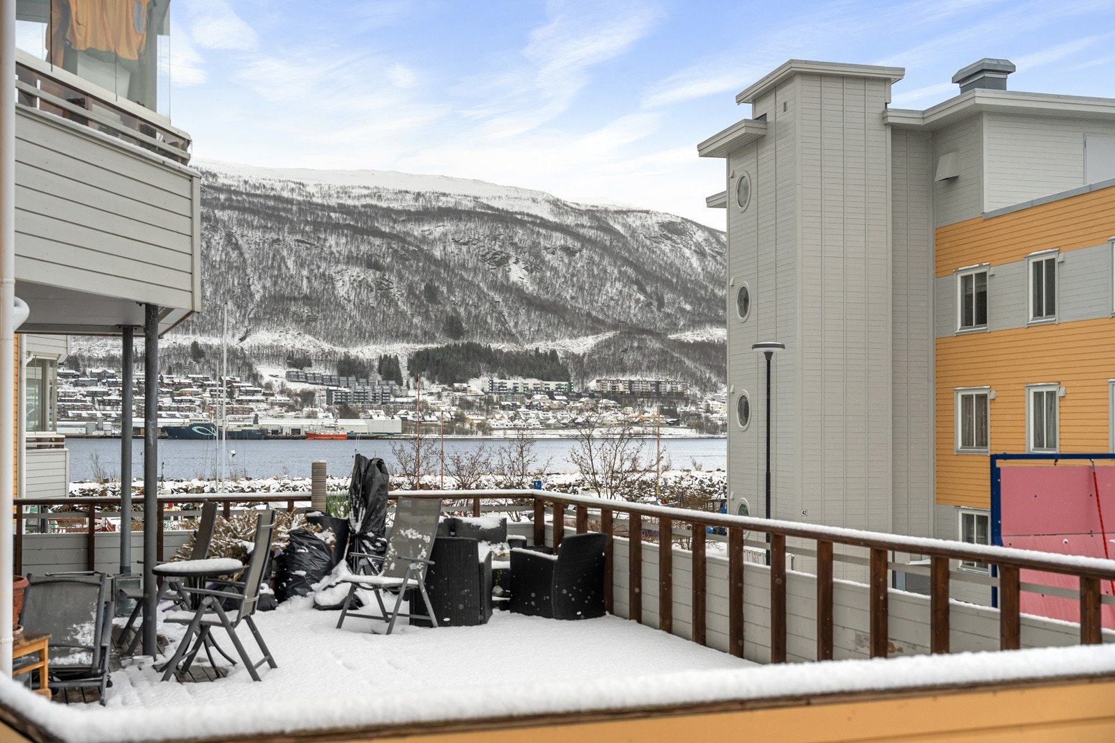En flott mulighet å sikre deg en selveierleilighet ved sjøen på Bjerkaker!