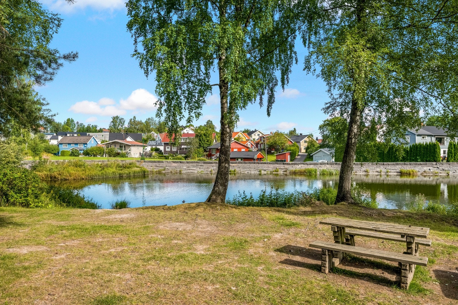 Bassengparken gir muligheter for en trivelig spasertur. Her kan man også benytte seg av en den populære frisbeegolfbanen Galleribilde