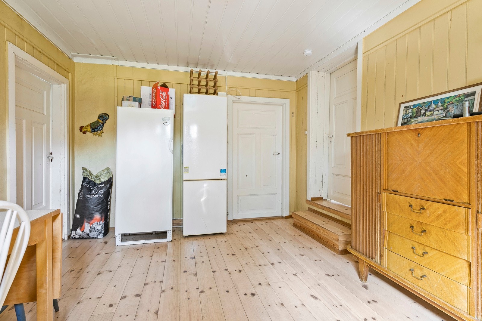 Romslig gang med god plass til lagring og møblering Galleribilde