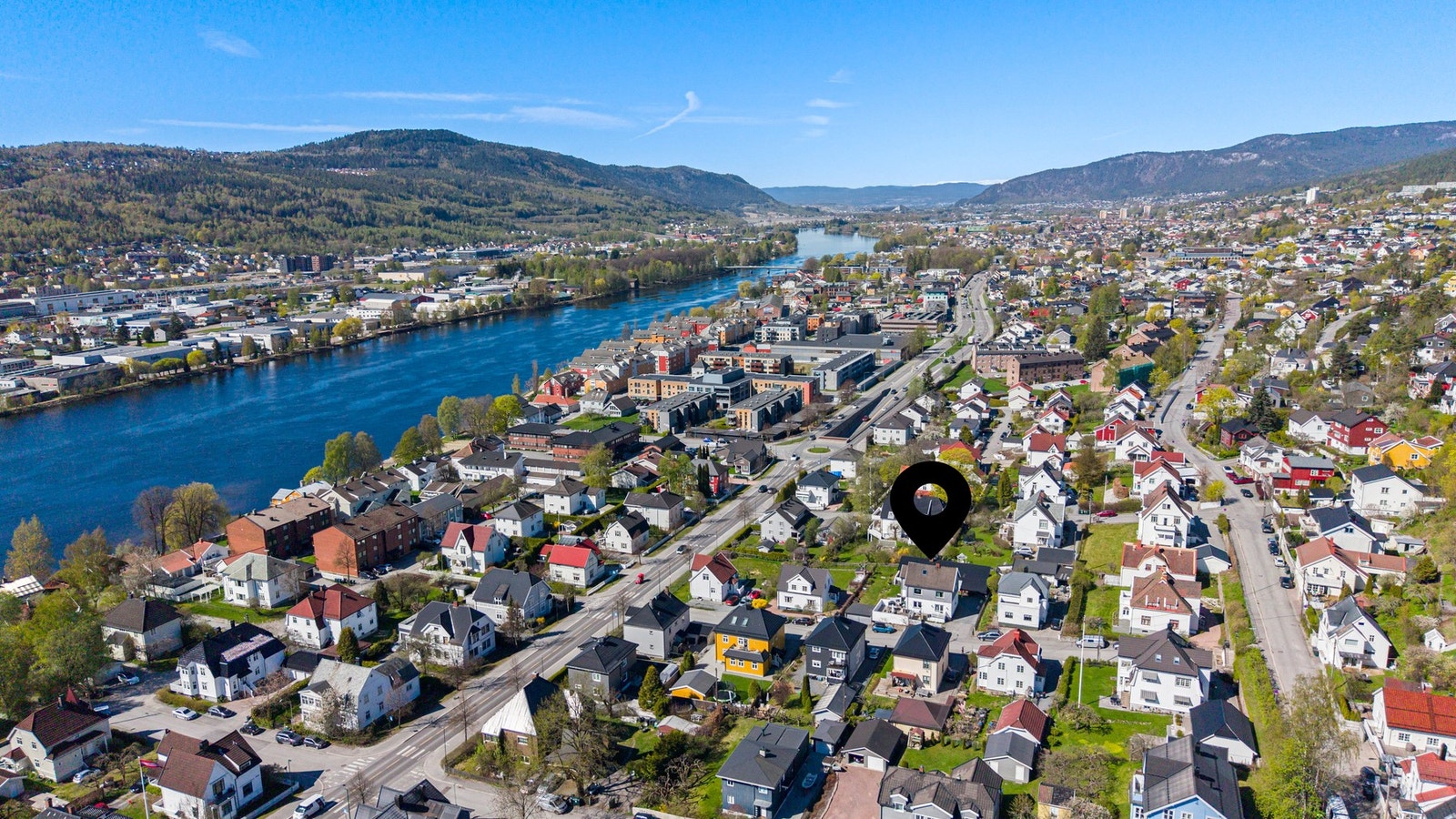 Det er også gode turmuligheter i området, spesielt langs Drammenselva og Åssiden Elvepark Galleribilde