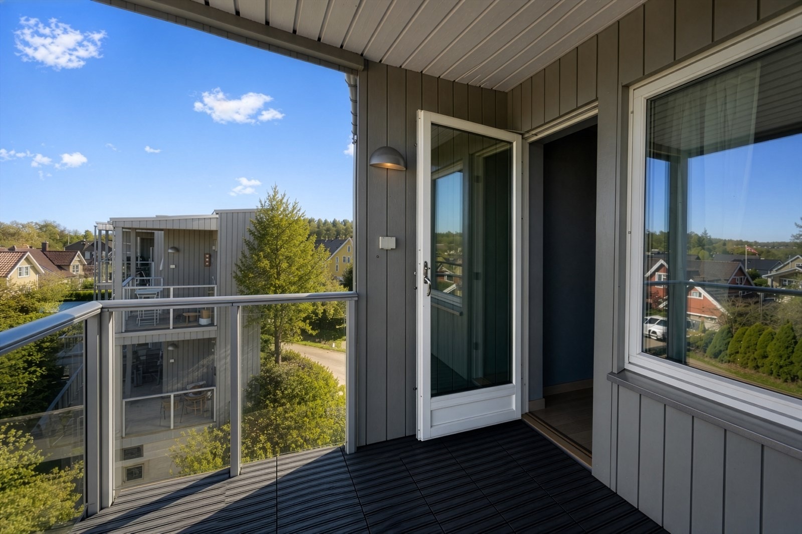 Leiliigheten har også en østvendt balkong hvor man kan nyte morgen-/formiddagssol. Galleribilde