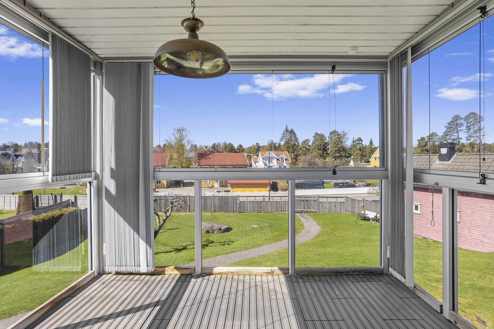 Hovedbalkongen er innglasset, noe som forlenger sesongen på et suverent vis! Galleribilde