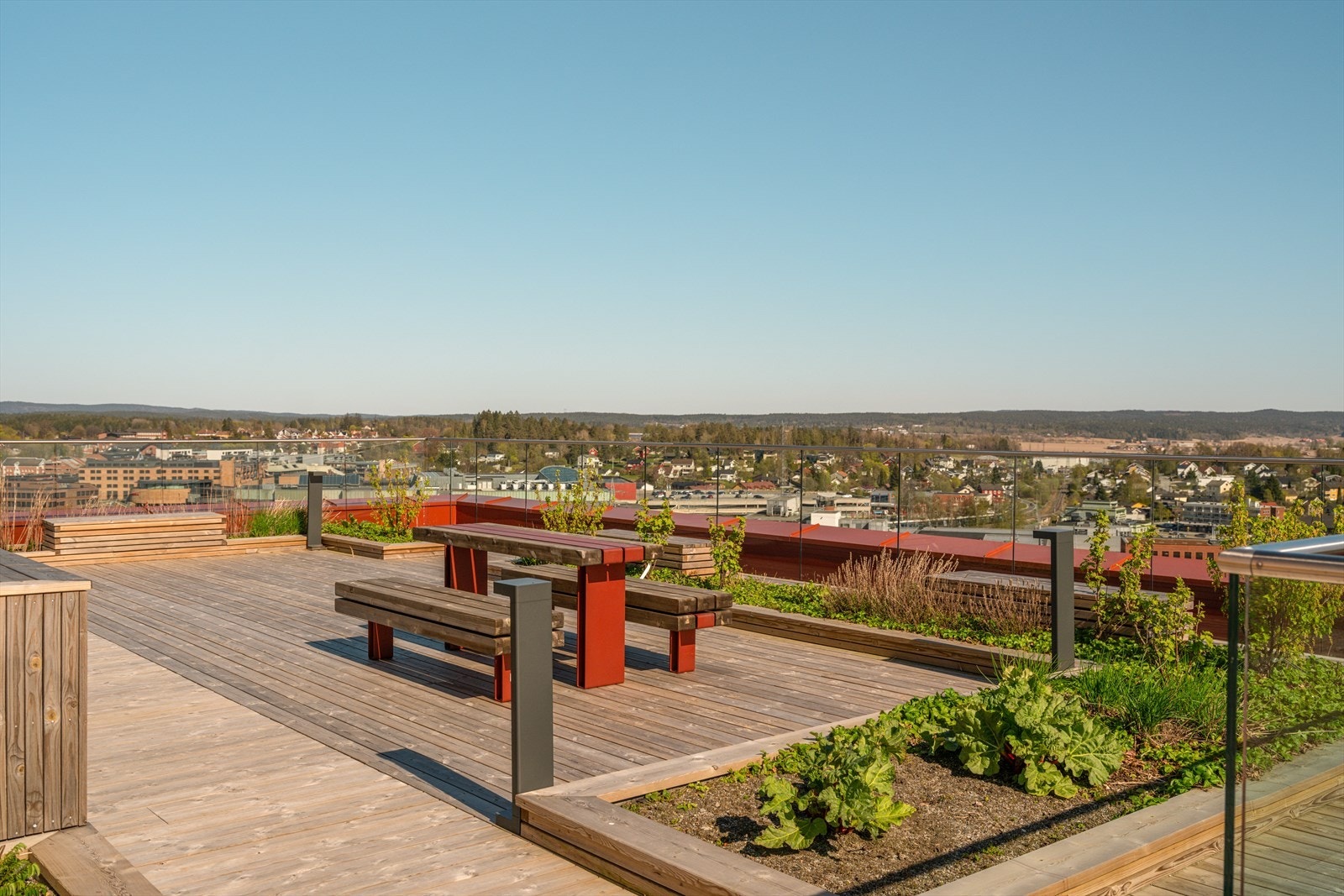 En herlig takterrasse som gir et ekstra oppholdsrom ute Galleribilde