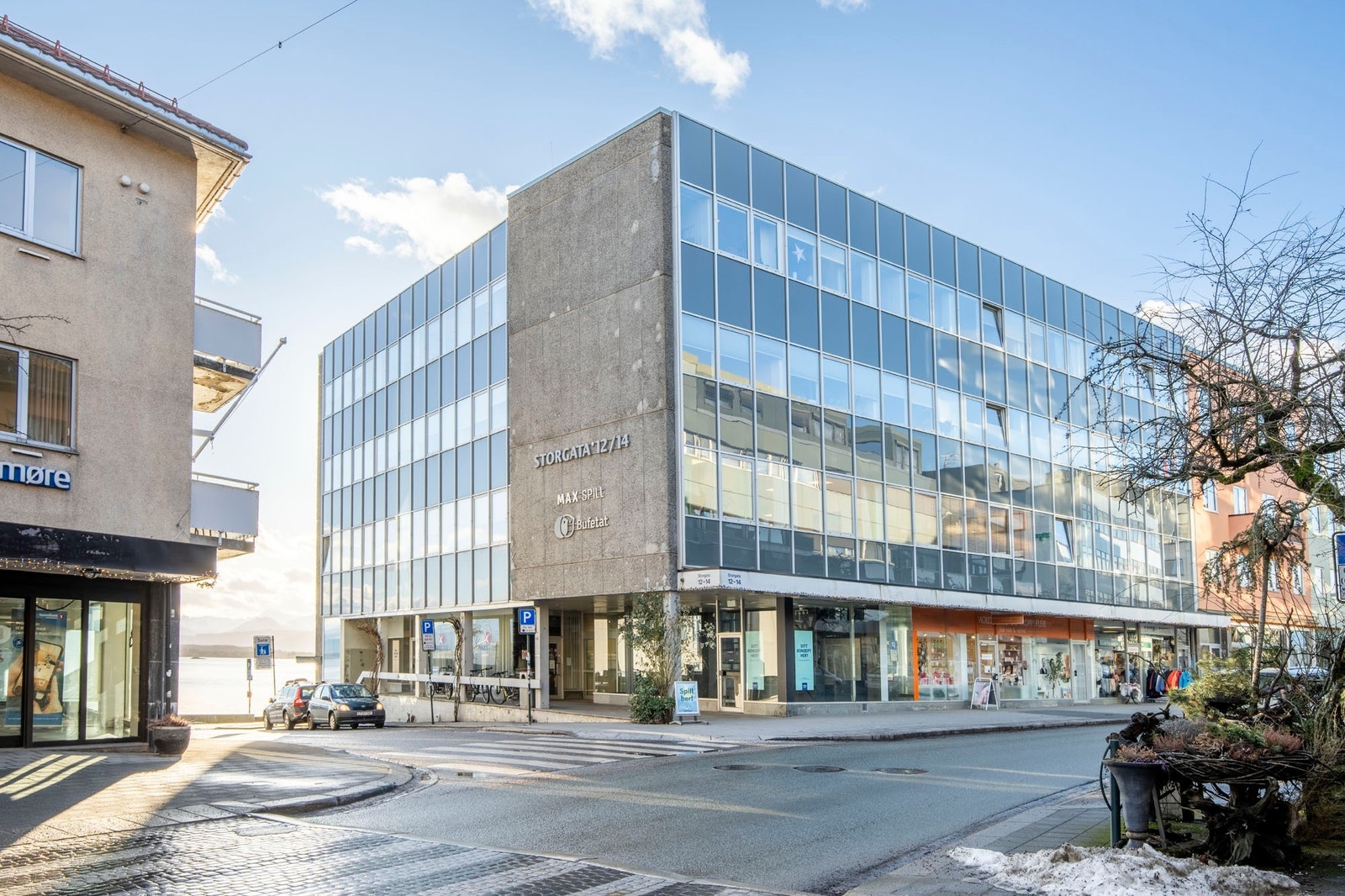 Fasade og inngang til lokalet i Storgata Galleribilde