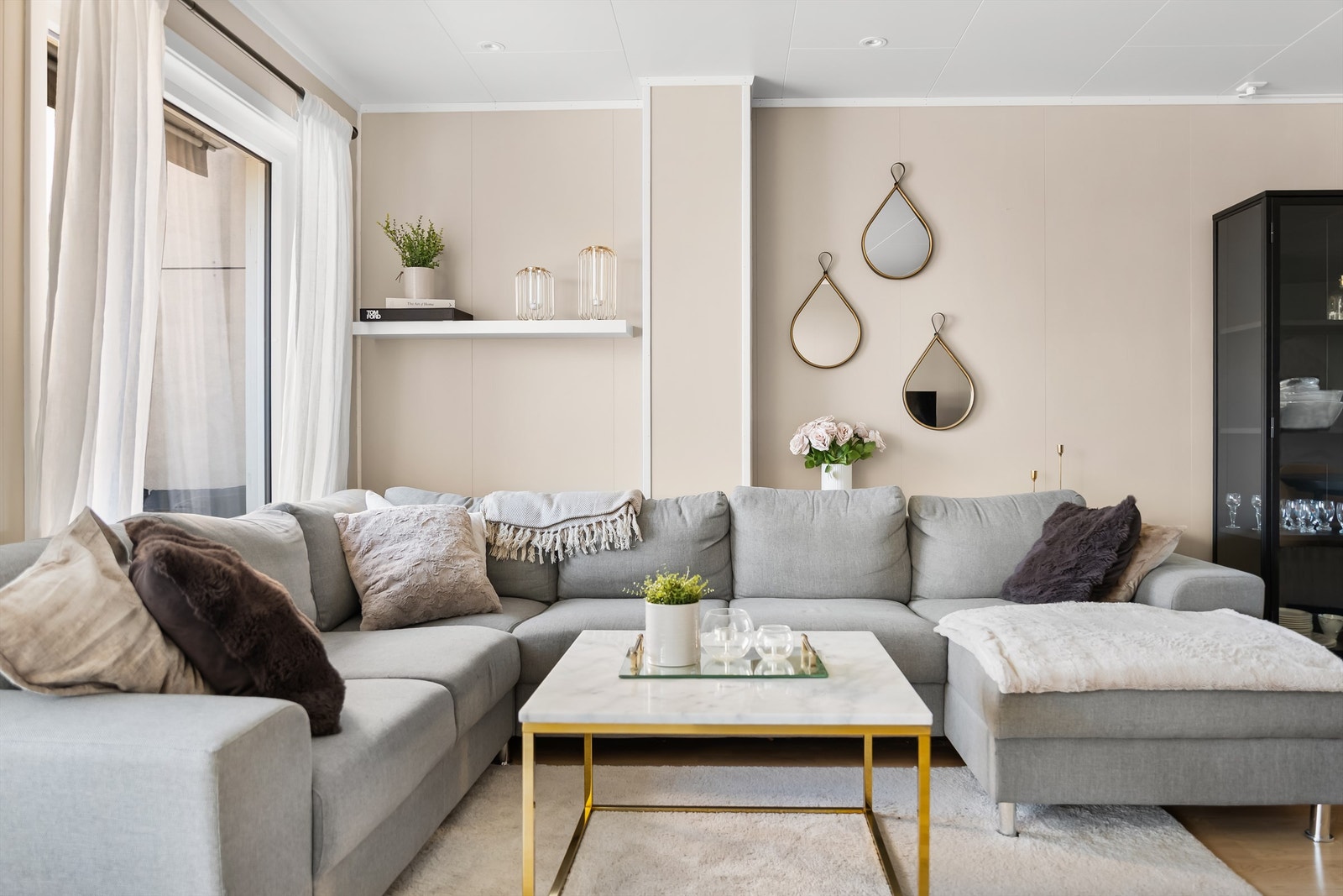 Hele boligen er utstyrt med balansert ventilasjon, som sikrer et sunt og behagelig inneklima. Galleribilde