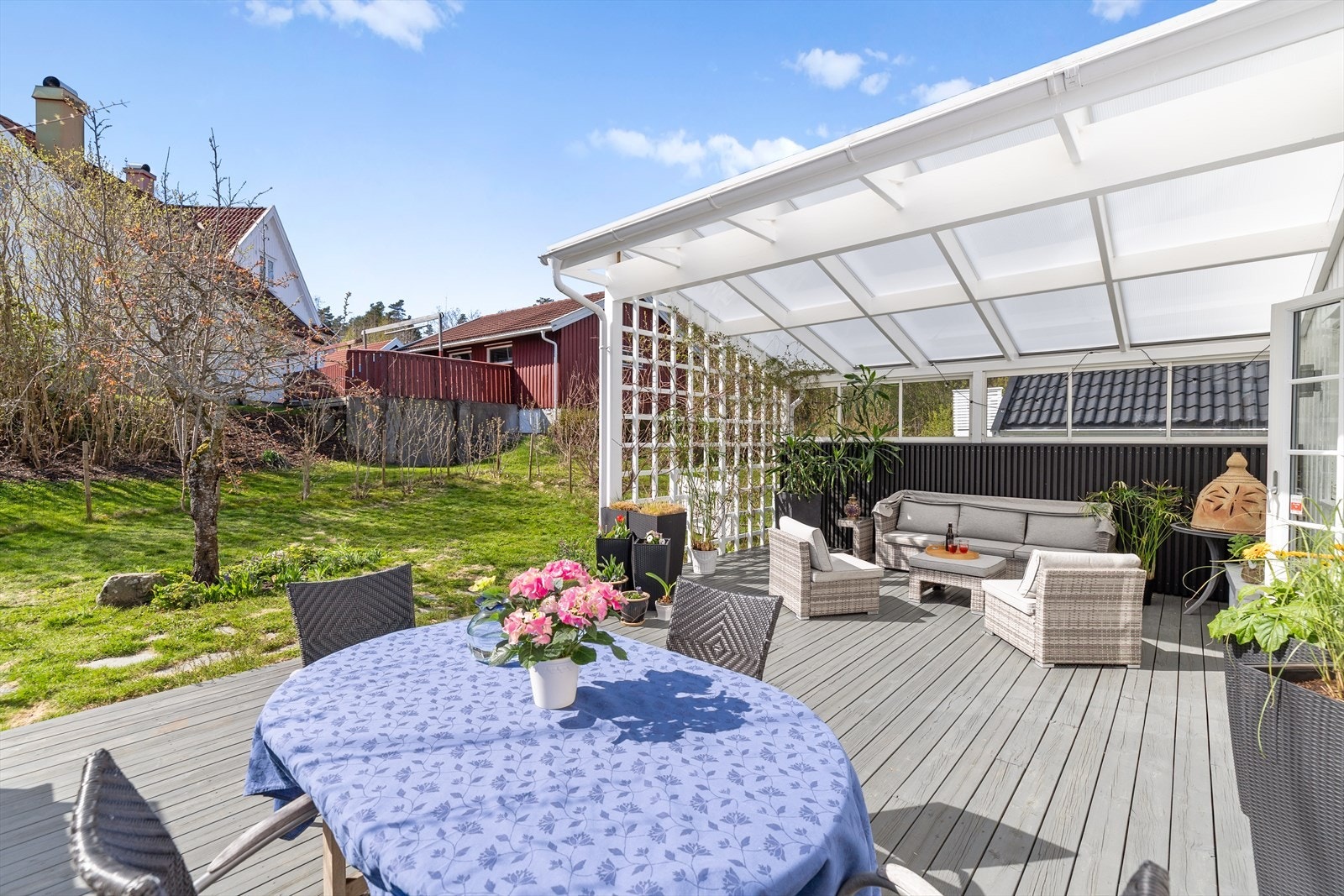 Terassen er på 40 kvm, så her har man god plass til å nyte fine sommerdager. Galleribilde