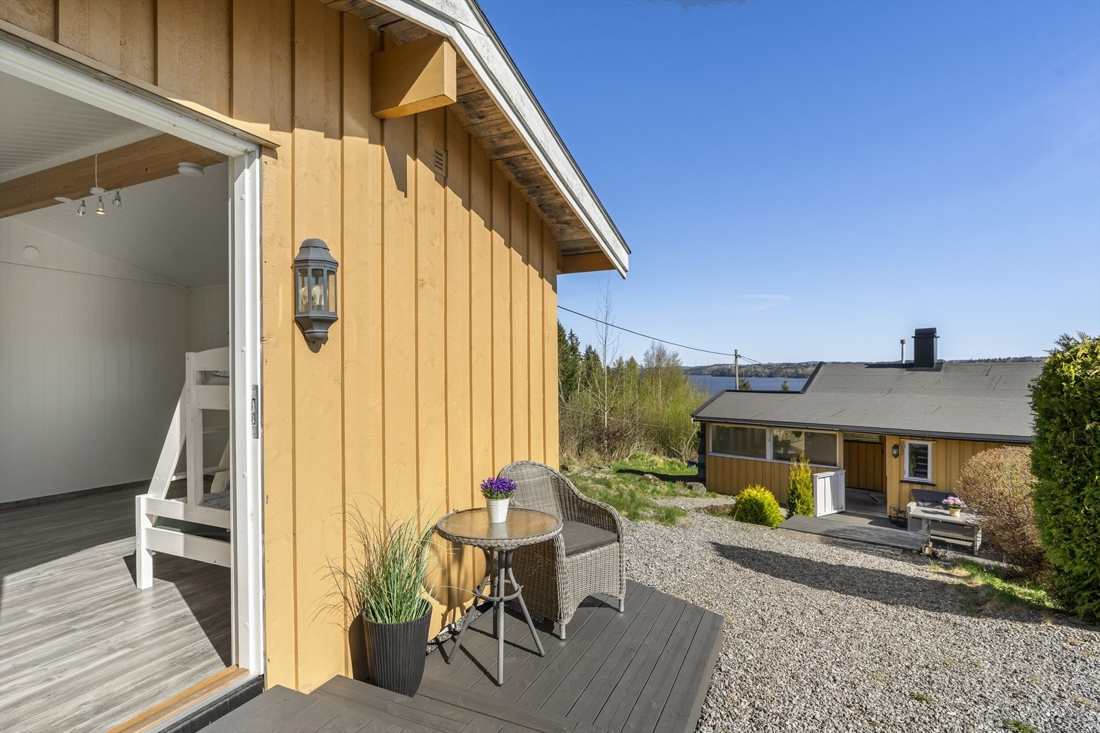 På eiendommen er det eget anneks som gir gode muligheter for overnatting Galleribilde