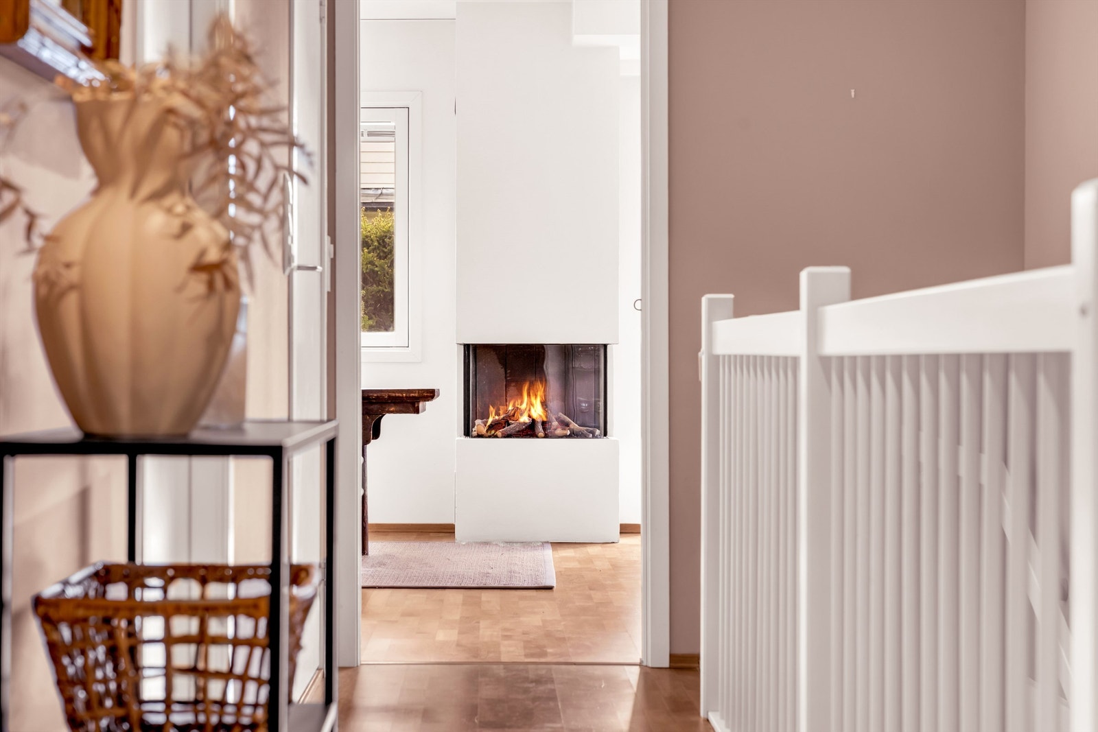 Skyvedør mellom gang og stue. Galleribilde