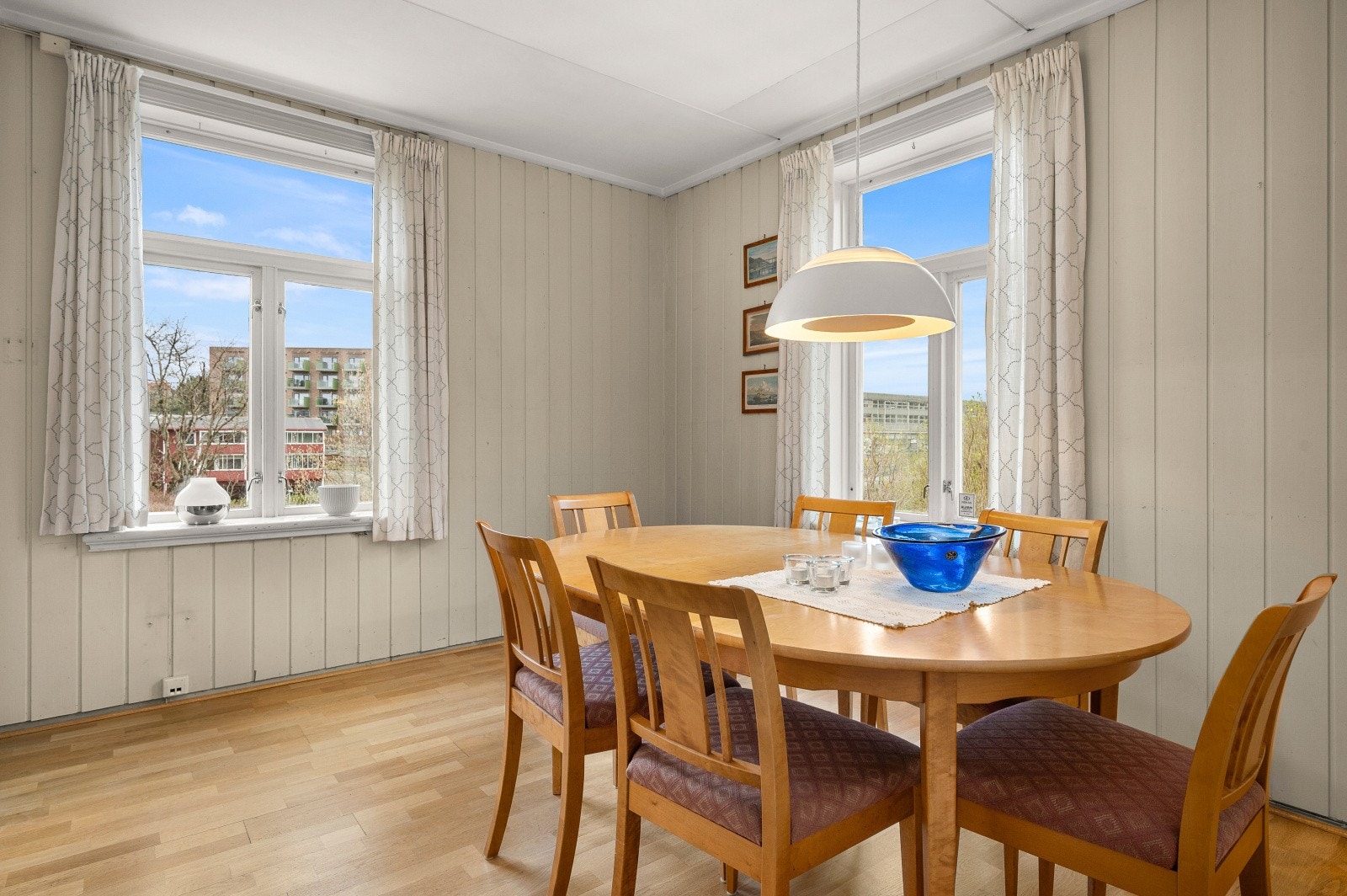 Spisestue med god plass til hele storfamilien Galleribilde