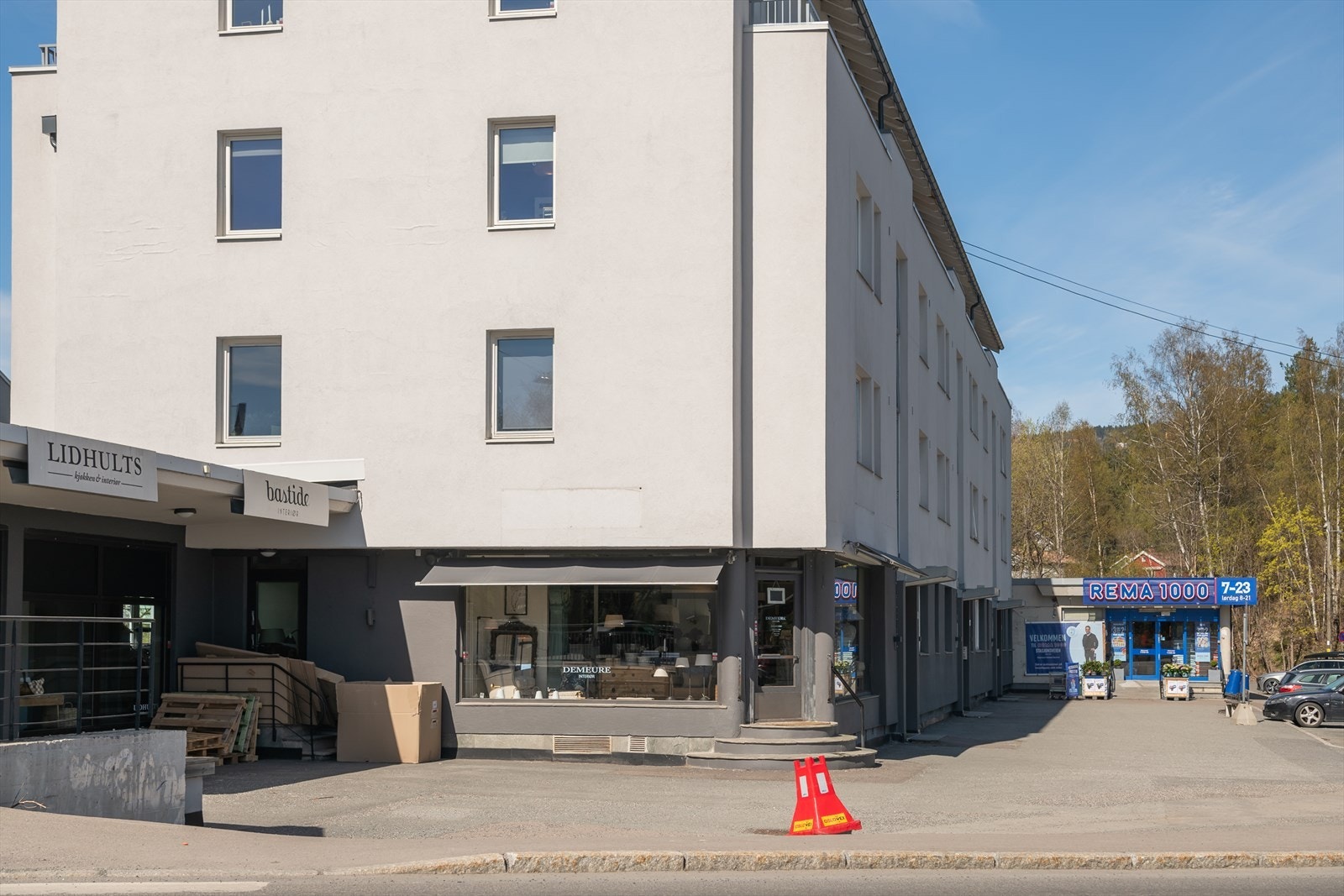 Nærmeste dagligvarehandel er kun 100 meter fra boligen. Galleribilde