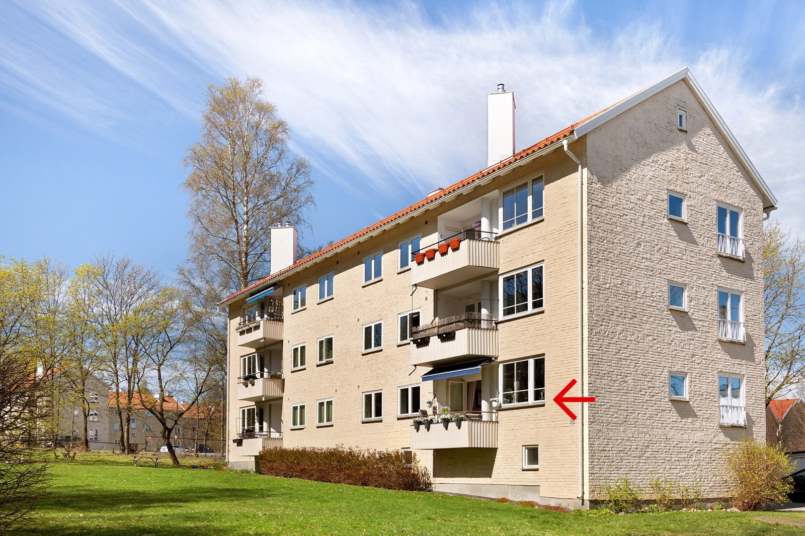 Leiligheten er markert med rød pil. Galleribilde