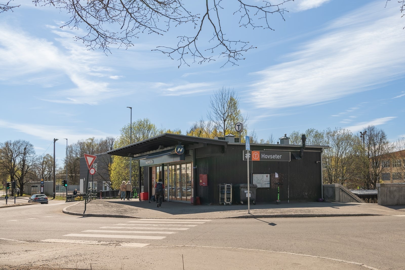 Kort vei til t-banestasjonen på Hovseter. Galleribilde