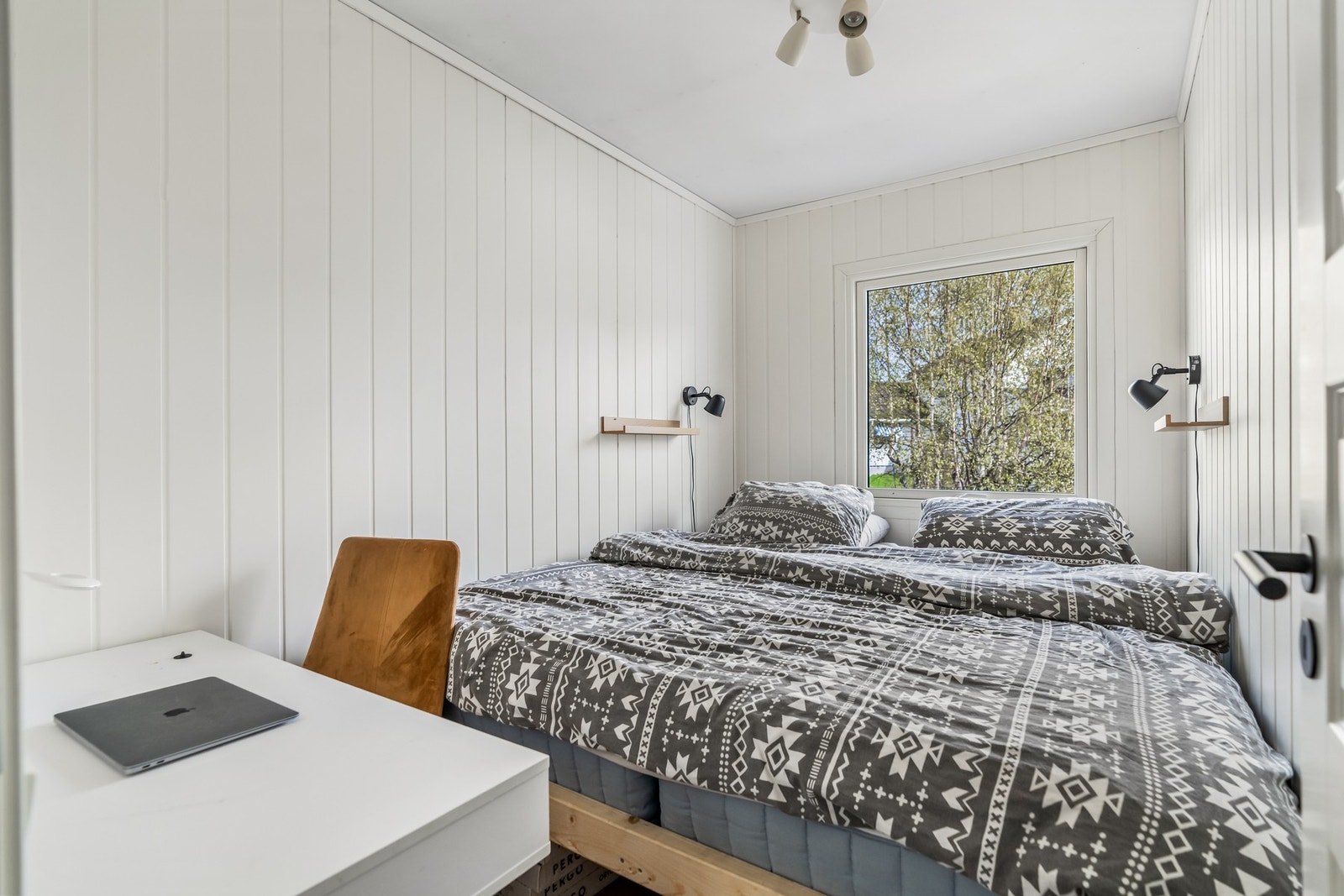 Det andre soverommet har plass til seng og annet ønskelig møblement. Galleribilde