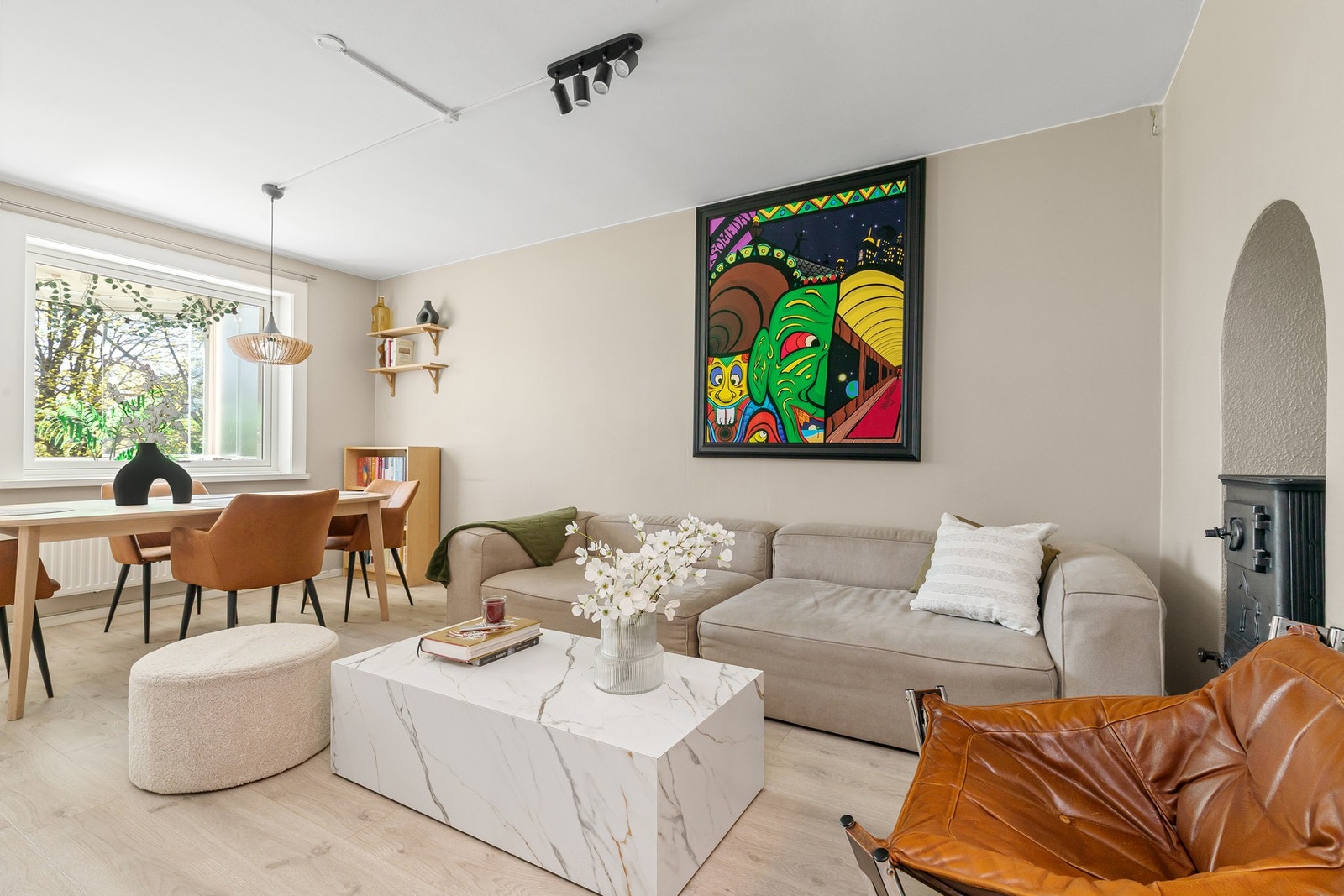 Velkommen til Spektrumveien 3 - en lys og moderne 3-roms leilighet med trappefri adkomst på Teisen! Galleribilde