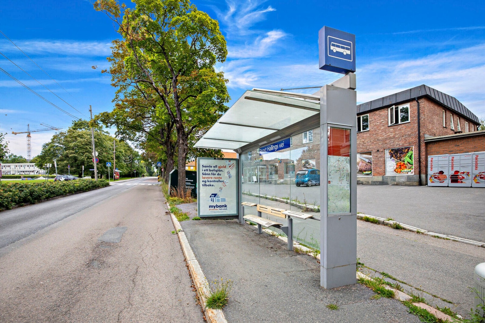 Det er kort gangavstand til både bussholdeplass og Brynseng T-bane stasjon. Galleribilde
