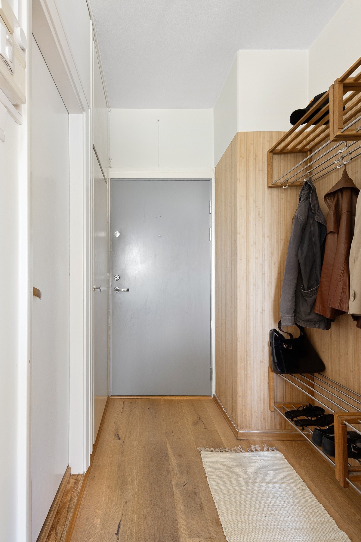 Leiligheten disponerer en kjellerbod på 7m² og en loftsbod med gulvareal på 12m², som gir rikelig med ekstra lagringsplass. Galleribilde