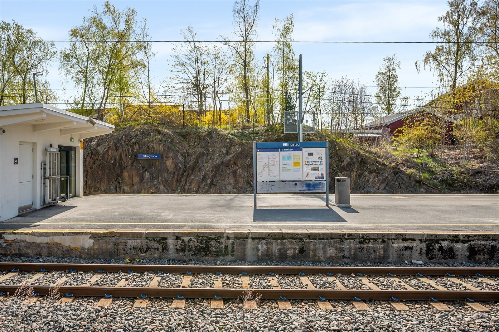 Ca. 500 meter til Billingstas stasjon. Galleribilde