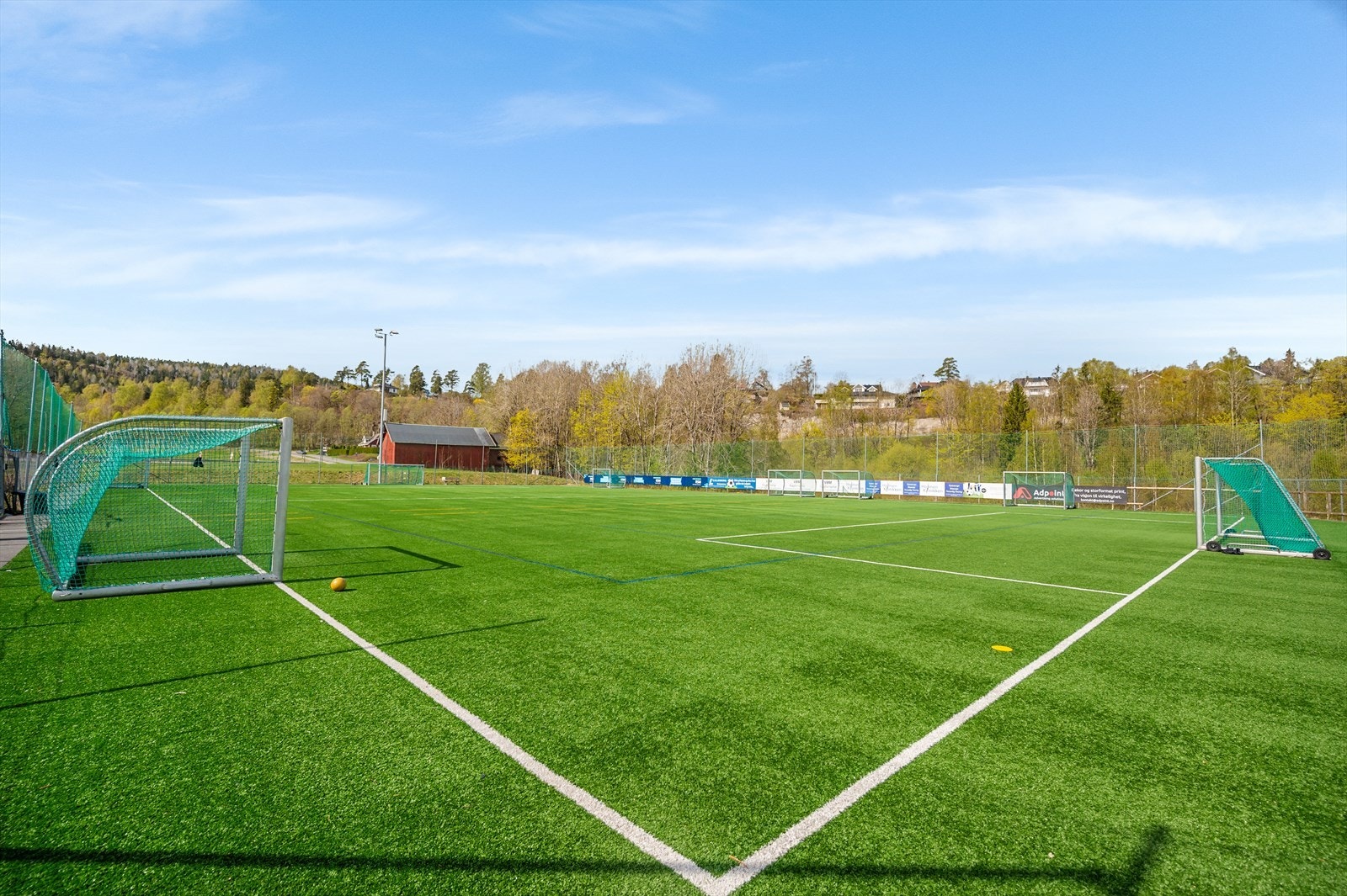 Billingstadbanen - Kunstgress fotballbane ved Billingstad barneskole. Galleribilde