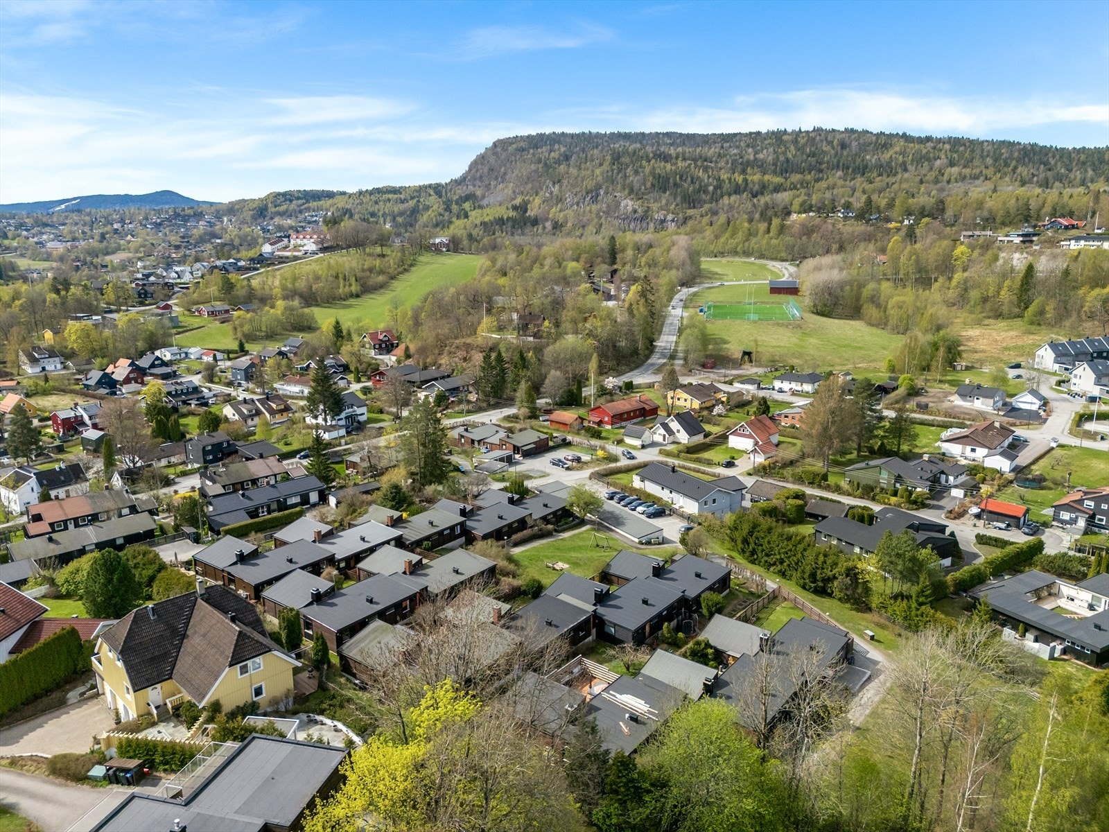 Tømtebakken ligger perfekt til midt på øvre Billingstad - Skaugumsåsen i bakkant. Galleribilde