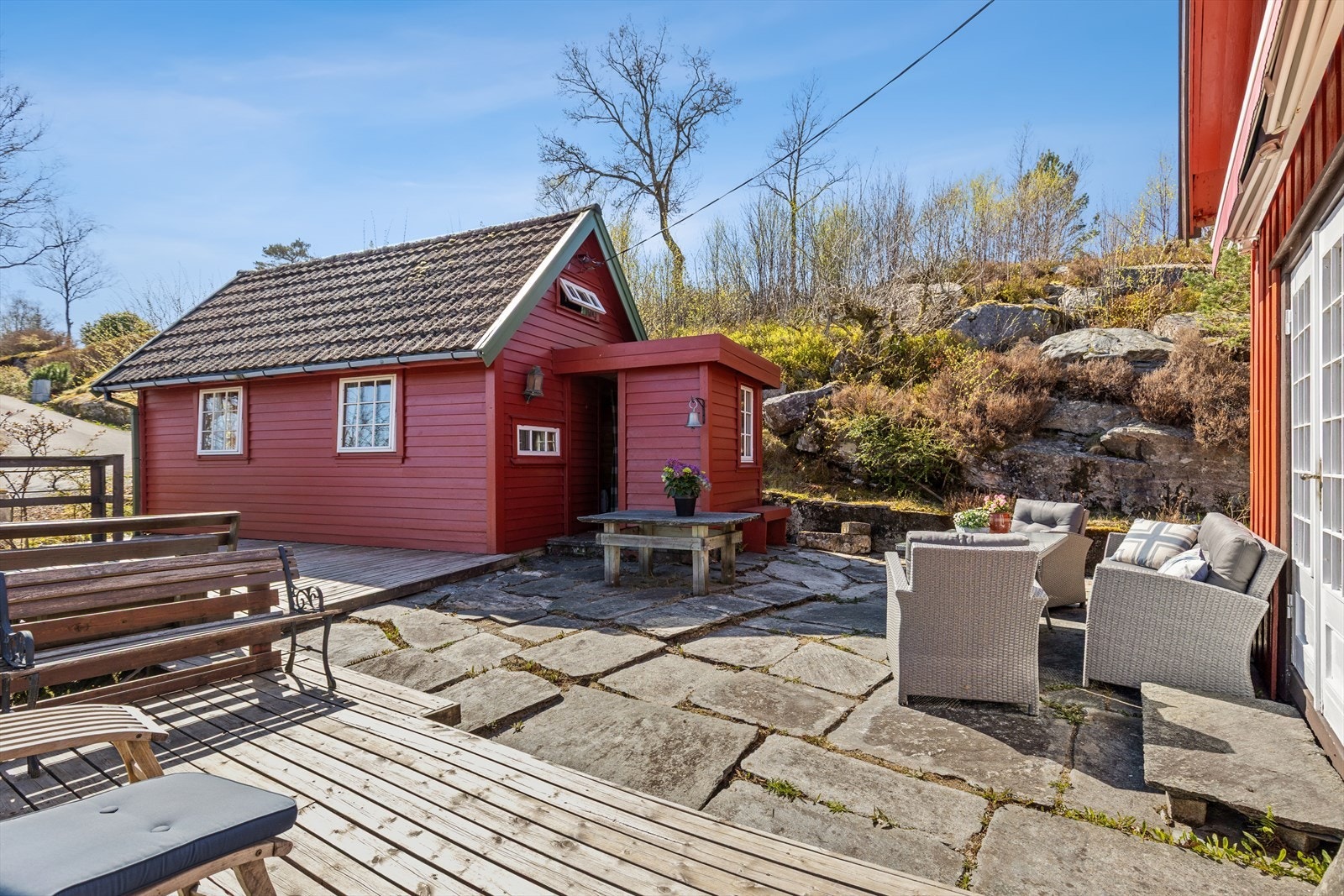 Annekset fungerer som et eget lite krypinn med egen terrasse. Galleribilde