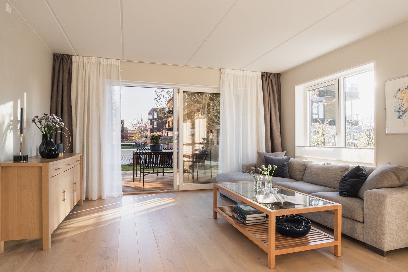 Fra stuen er det adkomst til terrassen Galleribilde