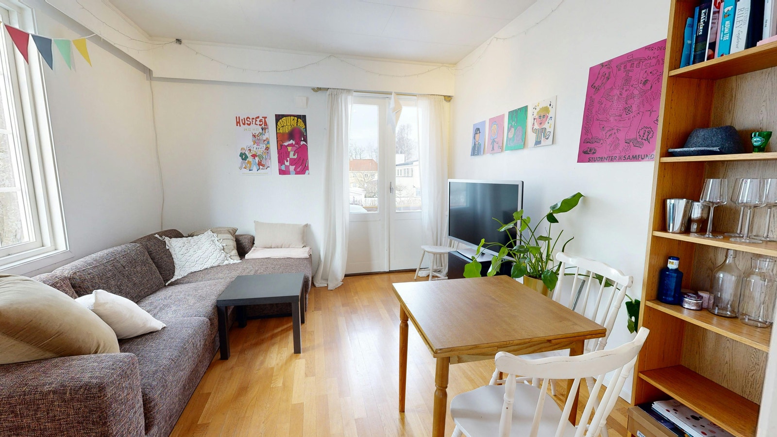 Stue med utgang til balkong/terrasse Galleribilde