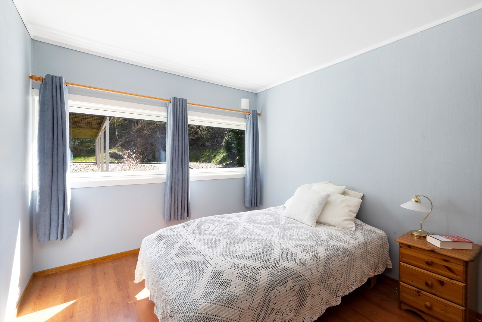 Hovedsoverom med god plass til dobbeltseng. Galleribilde