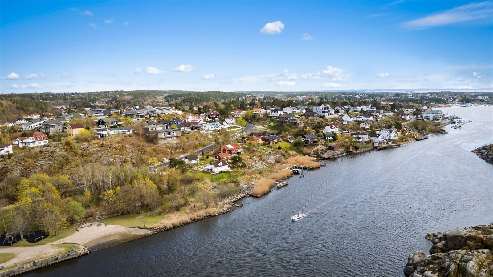 Nærhet til sjøen og fine turområder gir gode rekreasjonsmuligheter. Galleribilde