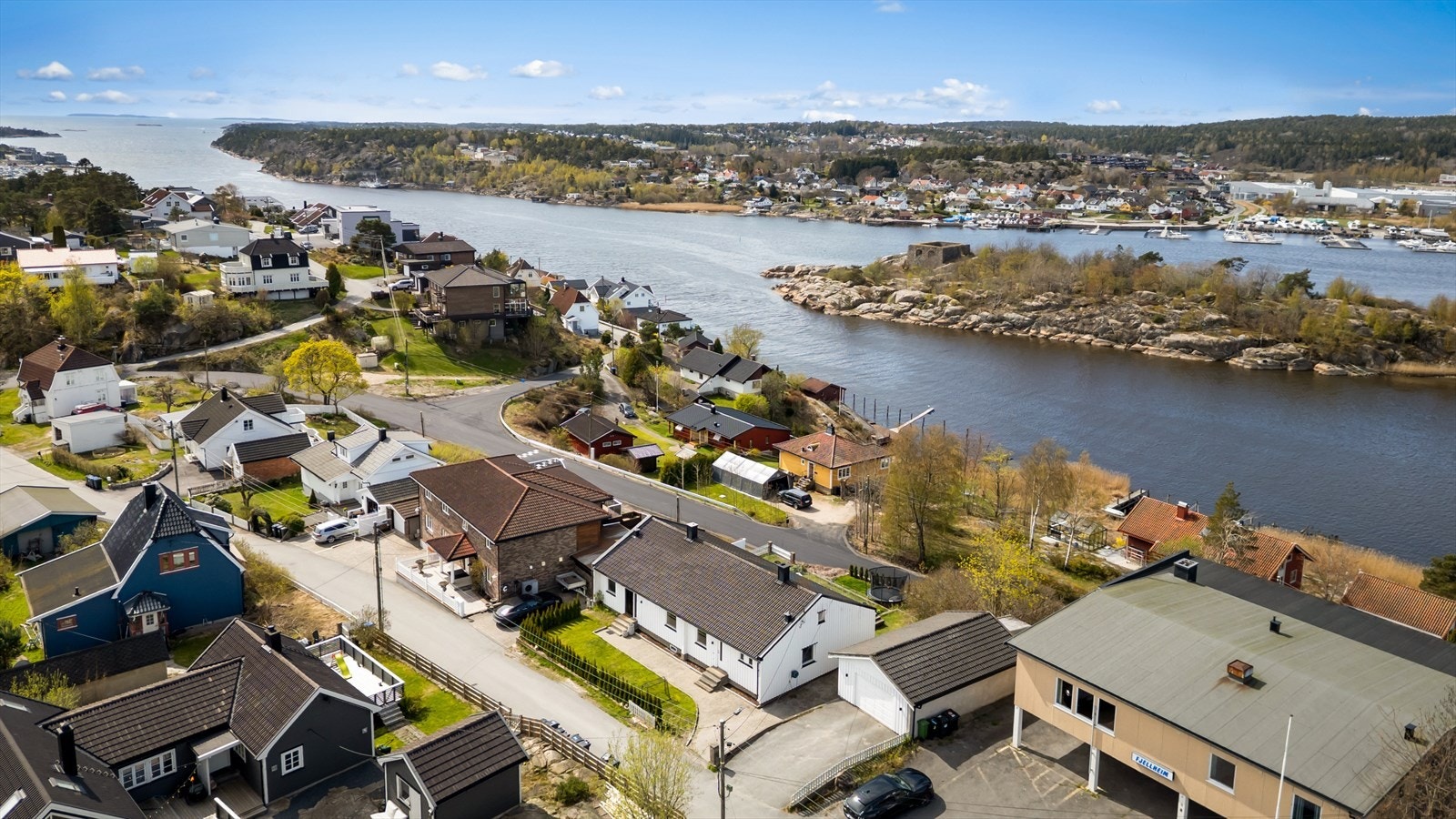 Beliggenhet i Fredrikstad kommune, med kort vei til både sentrum og natur. Galleribilde