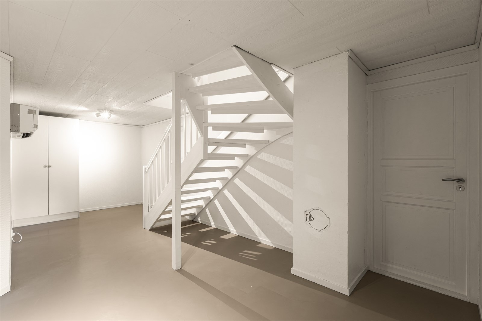 Hall/gang - nymalt i 2021 Galleribilde