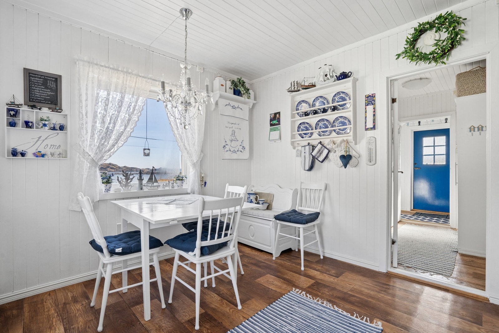 Flotte utsiktsforhold fra de fleste rommene i boligen. Galleribilde