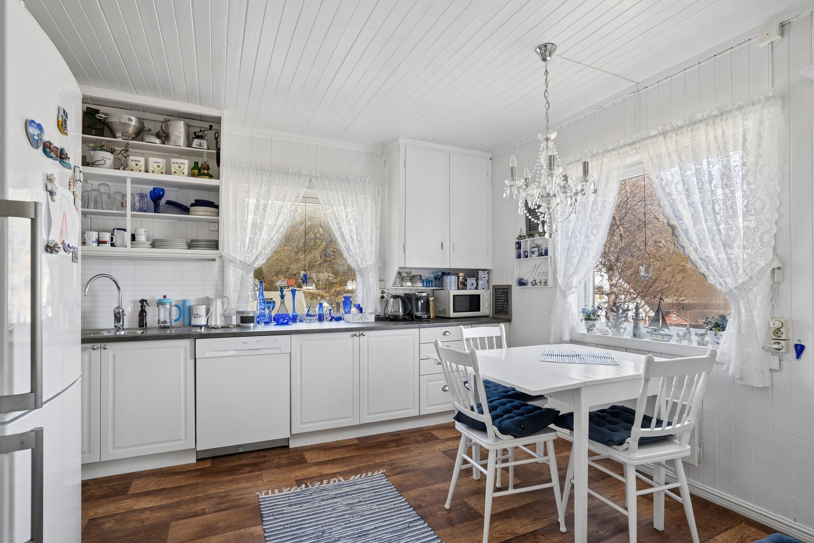 Her er det også plass til et lite frokostbord. Galleribilde