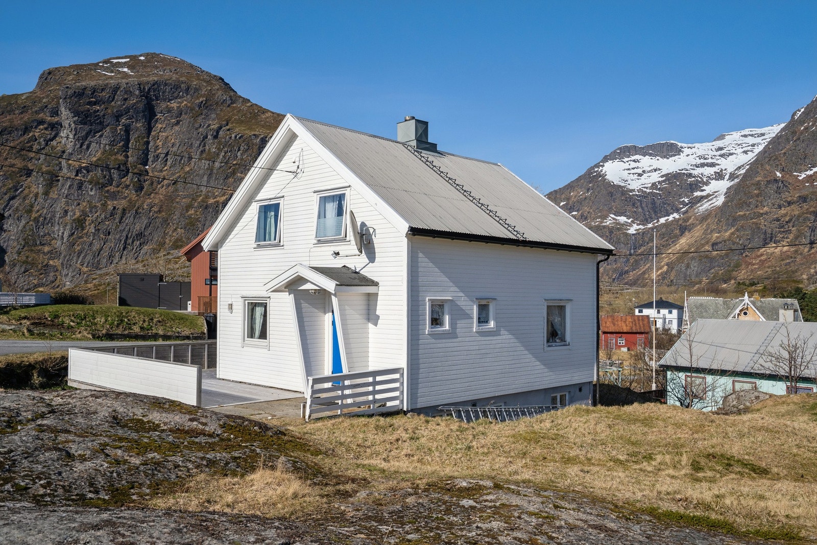 Boligen er opprinnelig fra 1955 og fremstår jevnlig vedlikeholdt. Galleribilde