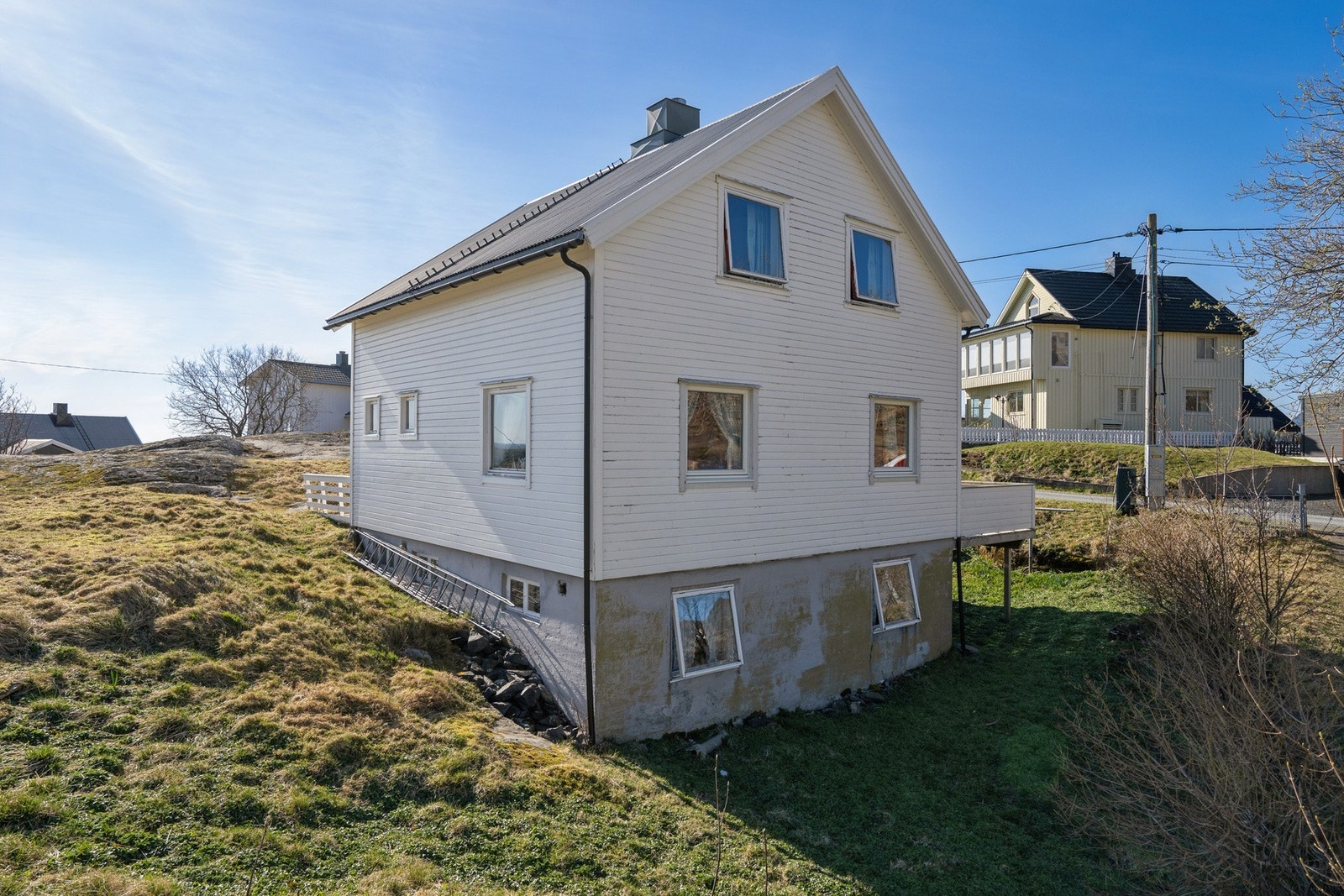 I nærområdet finner du Brygga restaurant, museer og det populære bakeriet som er kjent for sine berømte kanelsnurrer. Galleribilde