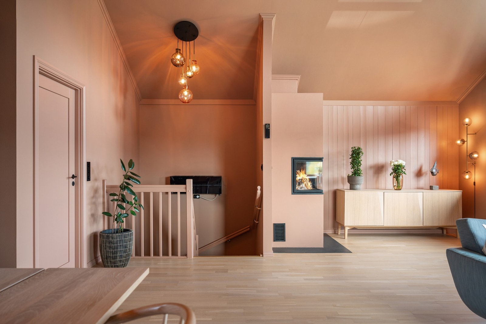 Fra stuen tar vi trappen ned til 1. etasje. Galleribilde