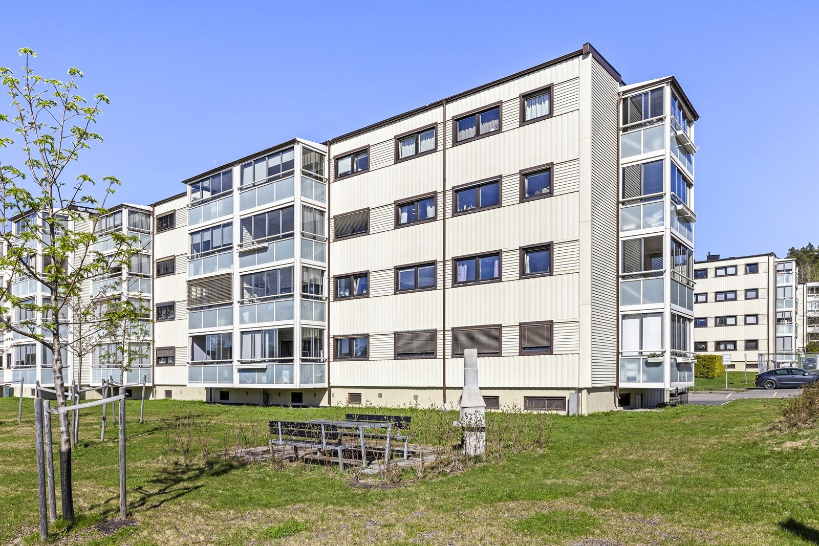 Felleskostnadene inkluderer fyring, varmtvann, kabel-TV og internett, noe som gir forutsigbare bokostnader. Galleribilde