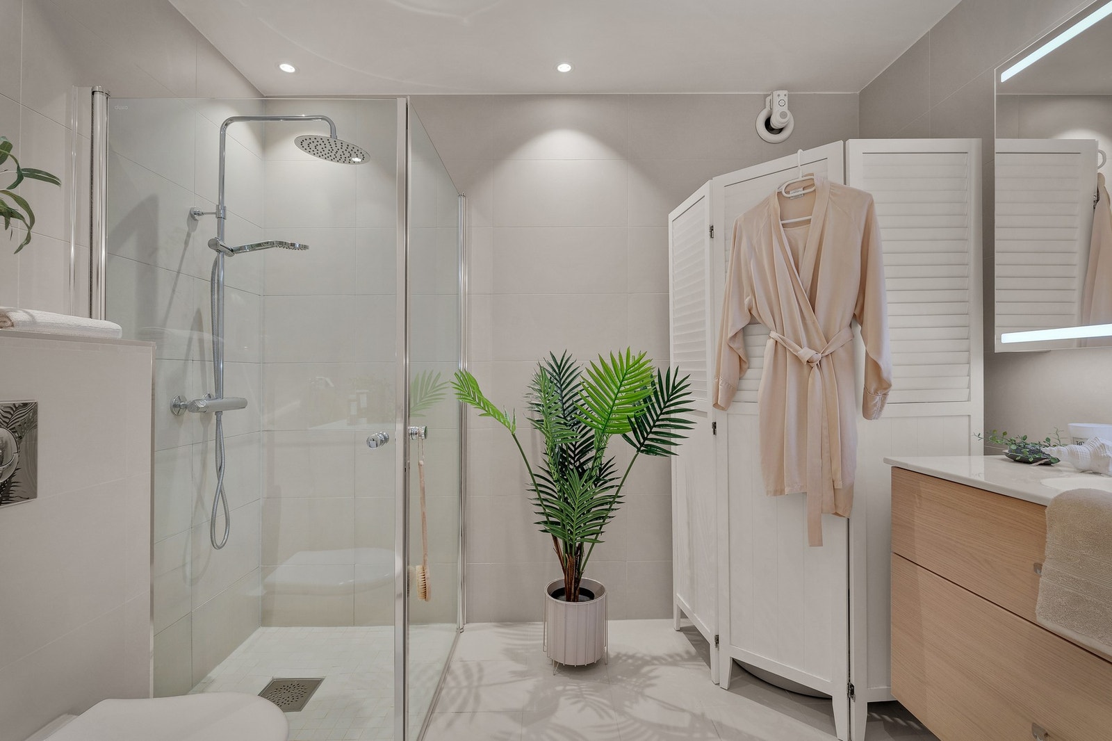 På badet er det opplegg for vaskemaskin og tørketrommel. Galleribilde