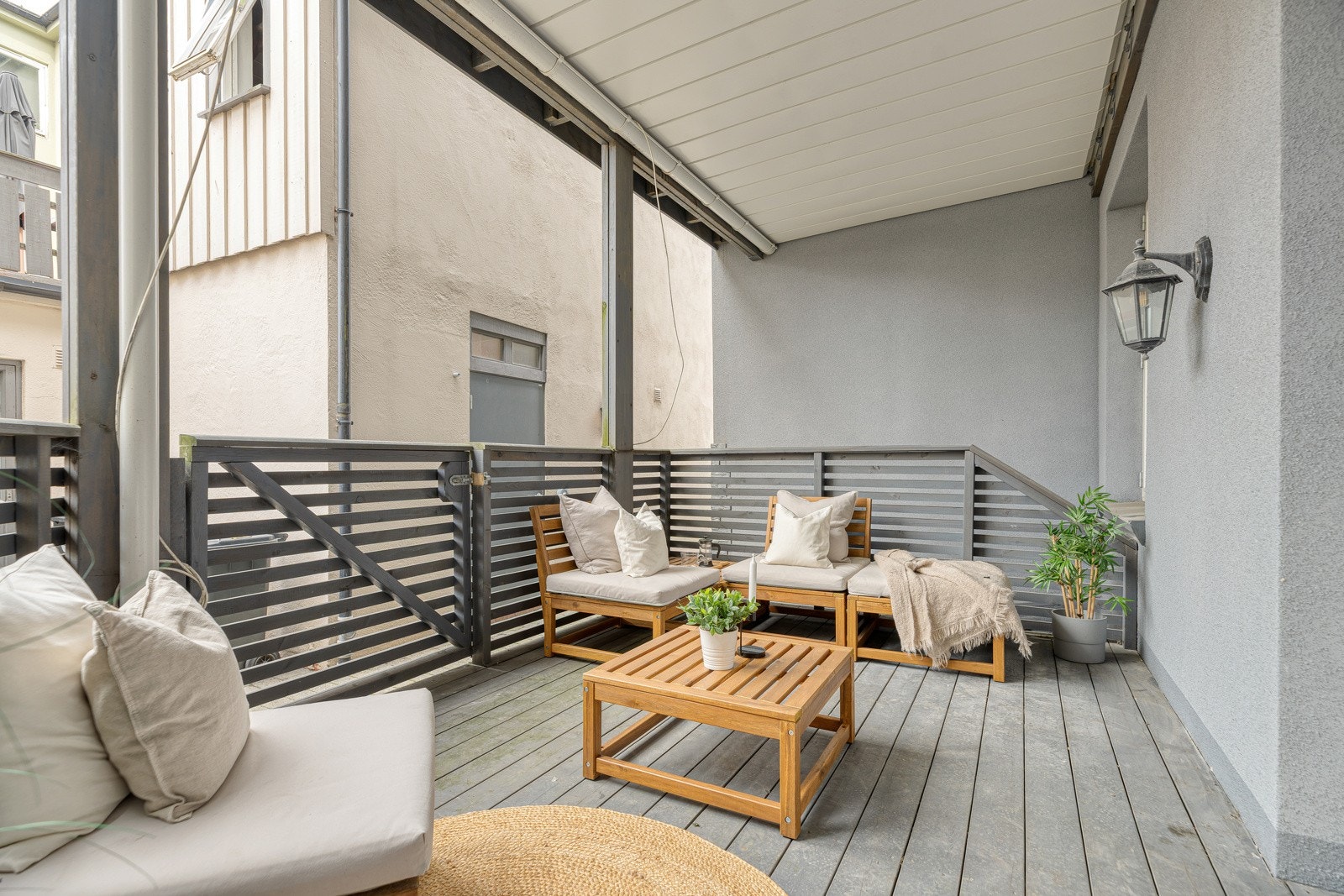 Terrasse i bakgården Galleribilde