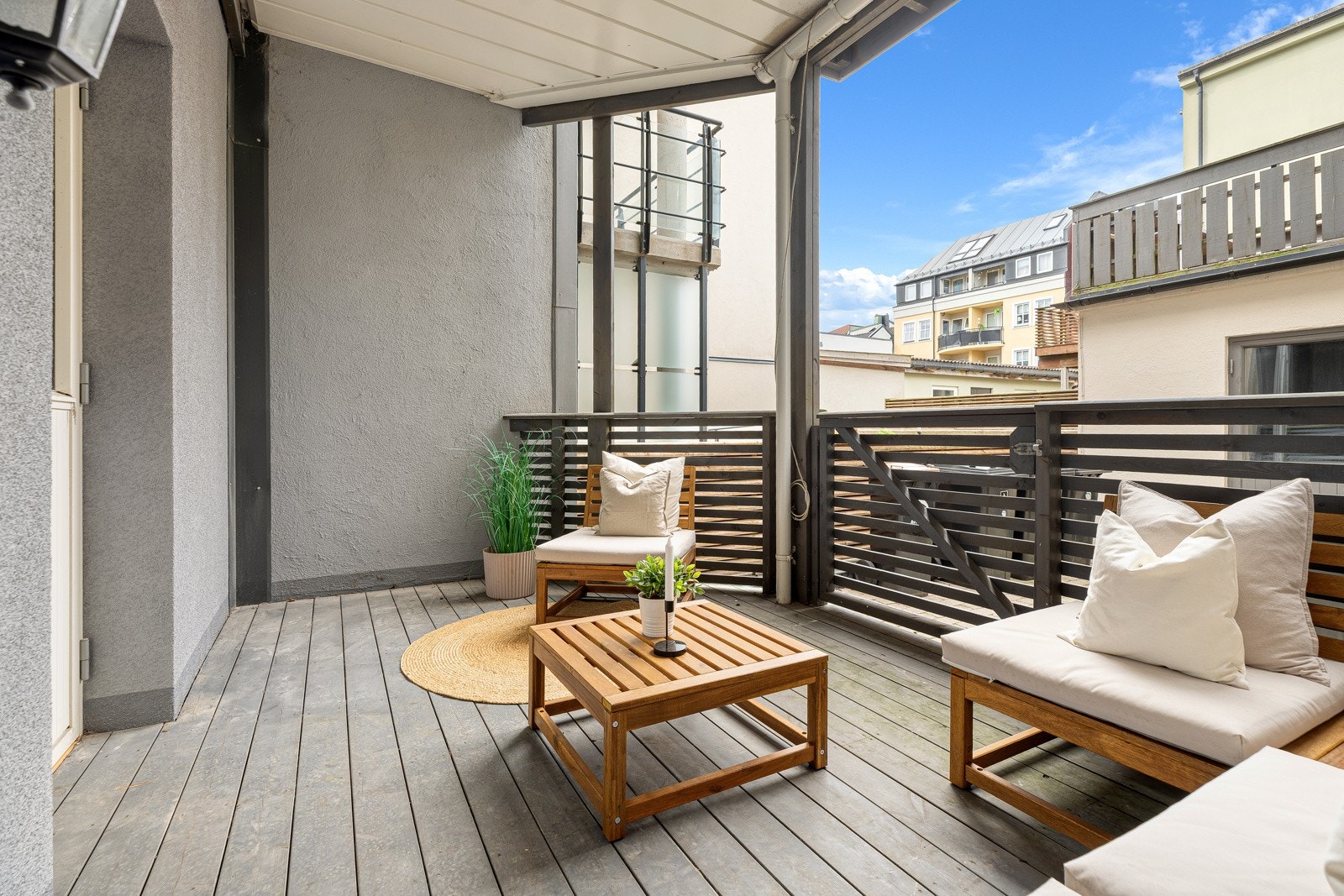 Terrasse i bakgården Galleribilde